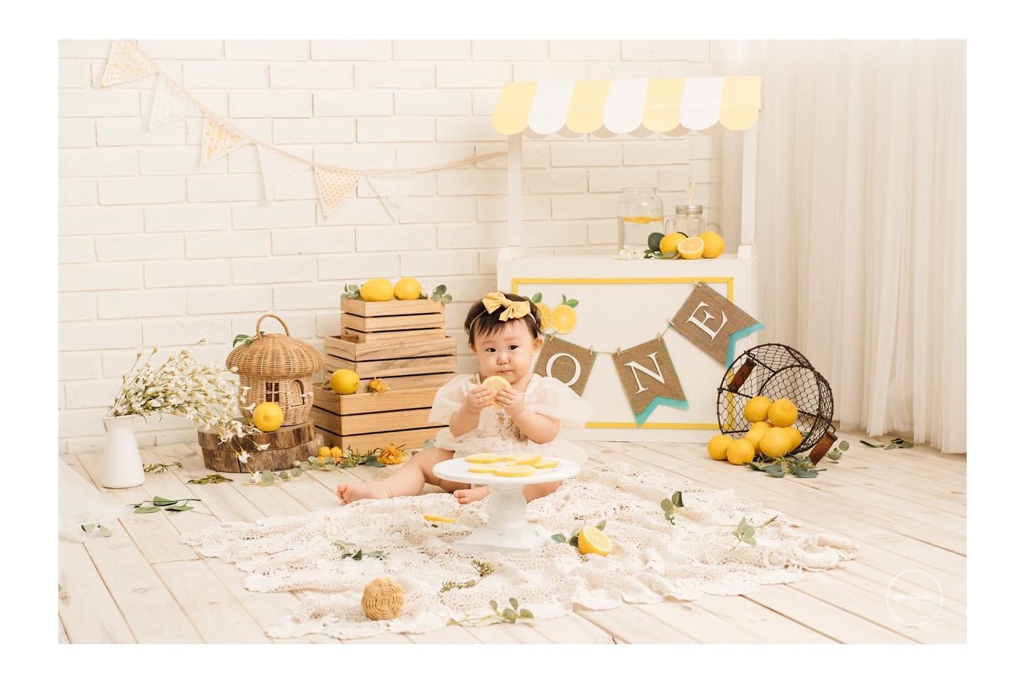 When life gives you lemons, you capture every adorable moment! 🍋✨ 
This sweet baby&rsquo;s lemony adventure was pure sunshine! ☀️

Swipe to see photos of this beautiful family from Japan

Don&rsquo;t miss out on these precious memories! DM us to boo