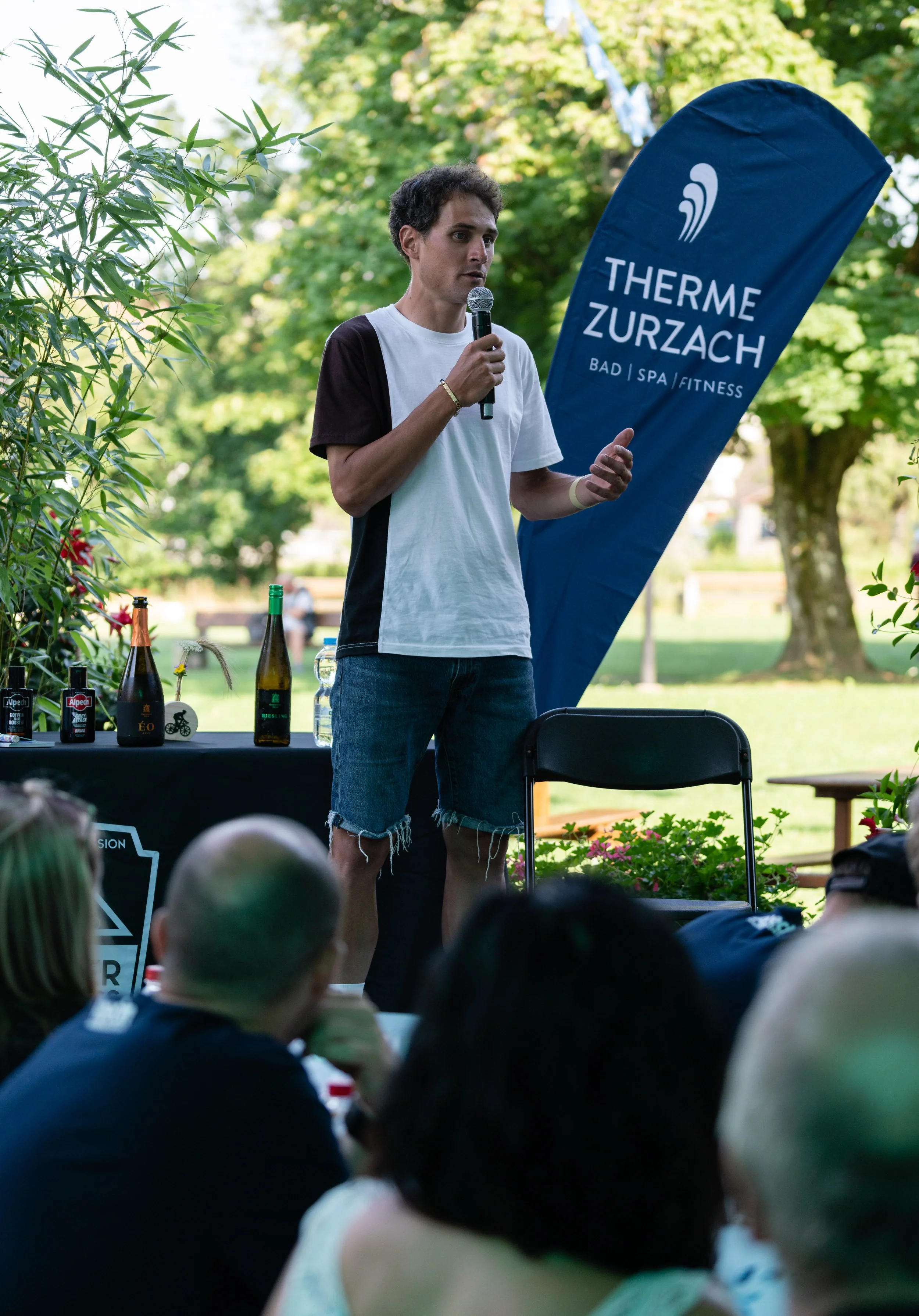 Silvan Dillier beantwortet Fragen rund um den Radsport, Mindset und Einstellung im Profisport. Der Abend des First Class Weekends findet im Kurpark von Bad Zurzach statt.