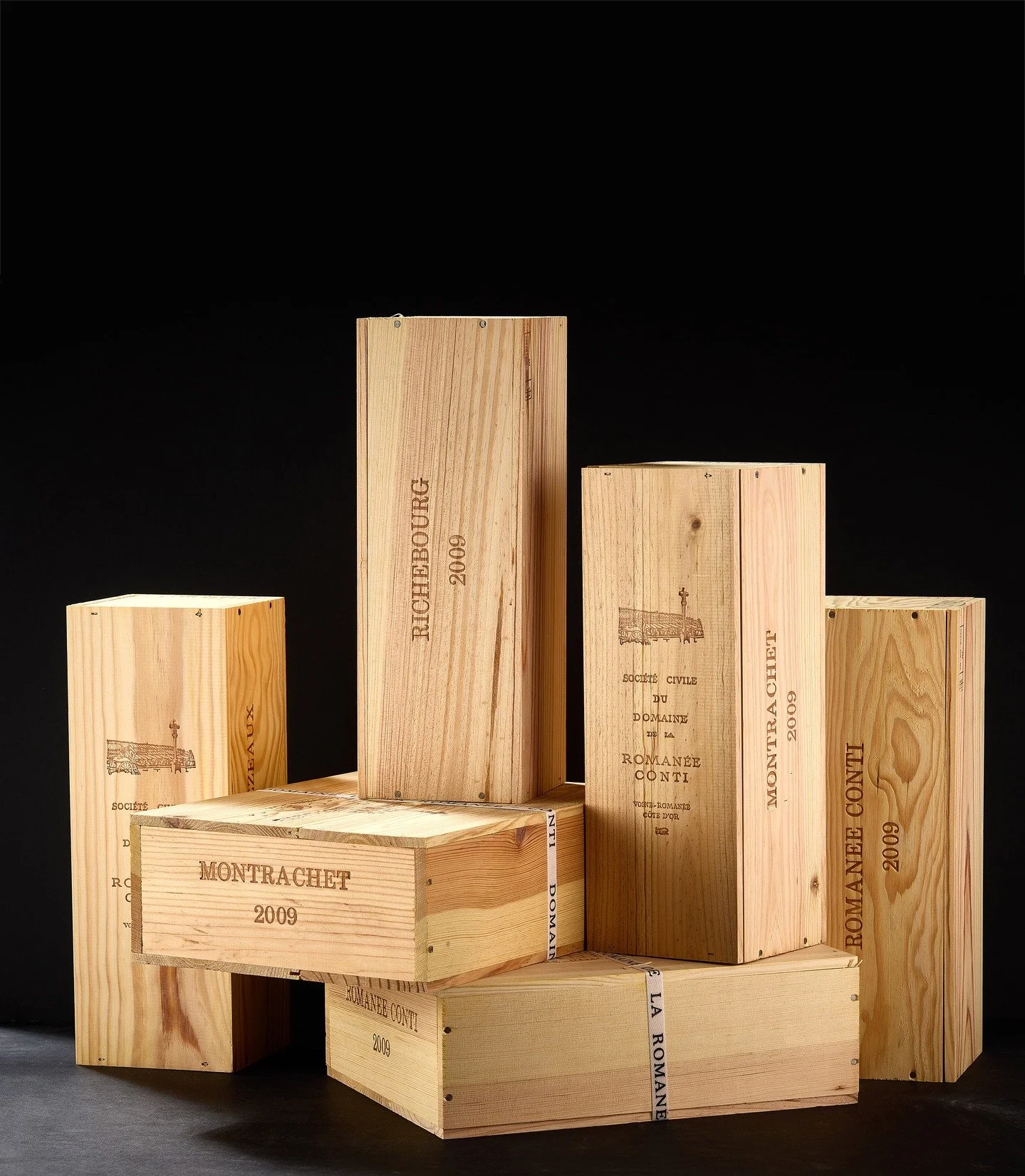 Schöner Job für ein Pariser Auktionshaus. Die teuersten Weine der Welt. Wer auch immer bereit ist in der Spitze einen bis zu sechsstelligen Euro Betrag für eine einzelne Flasche dafür zu bezahlen. Hübsch sind die Fläschc