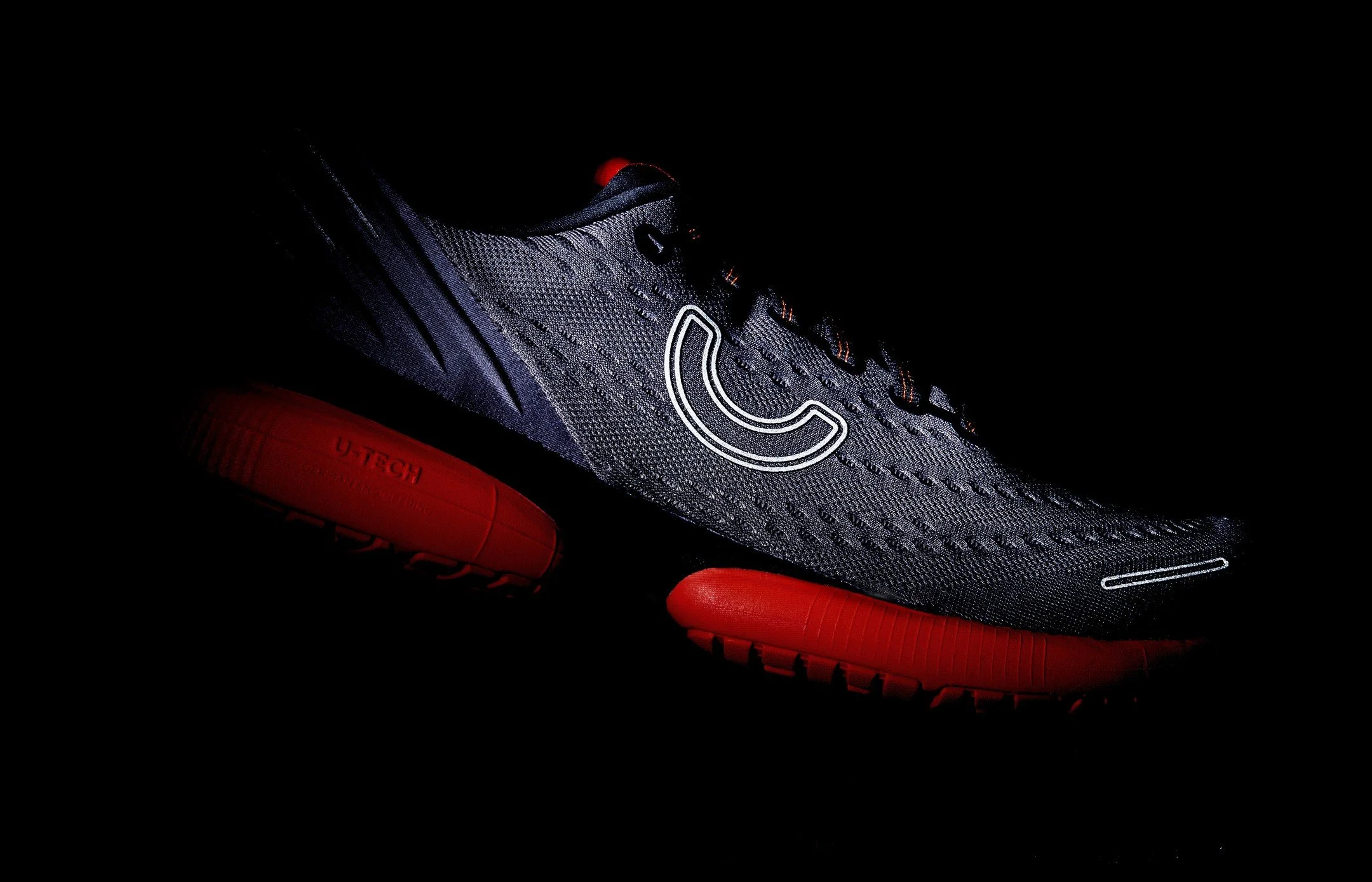 Für den Kölner Laufschuhe Hersteller True Motion habe ich neben der neuen Kollektion auch die Image Stilllife Fotos fotografiert.