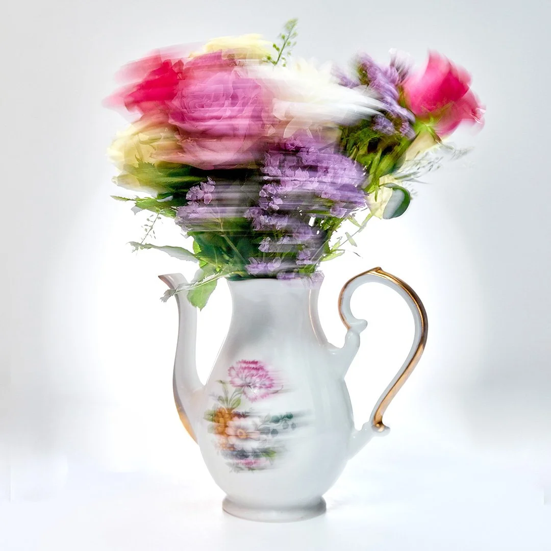 Flowerpot and fruit bowl.