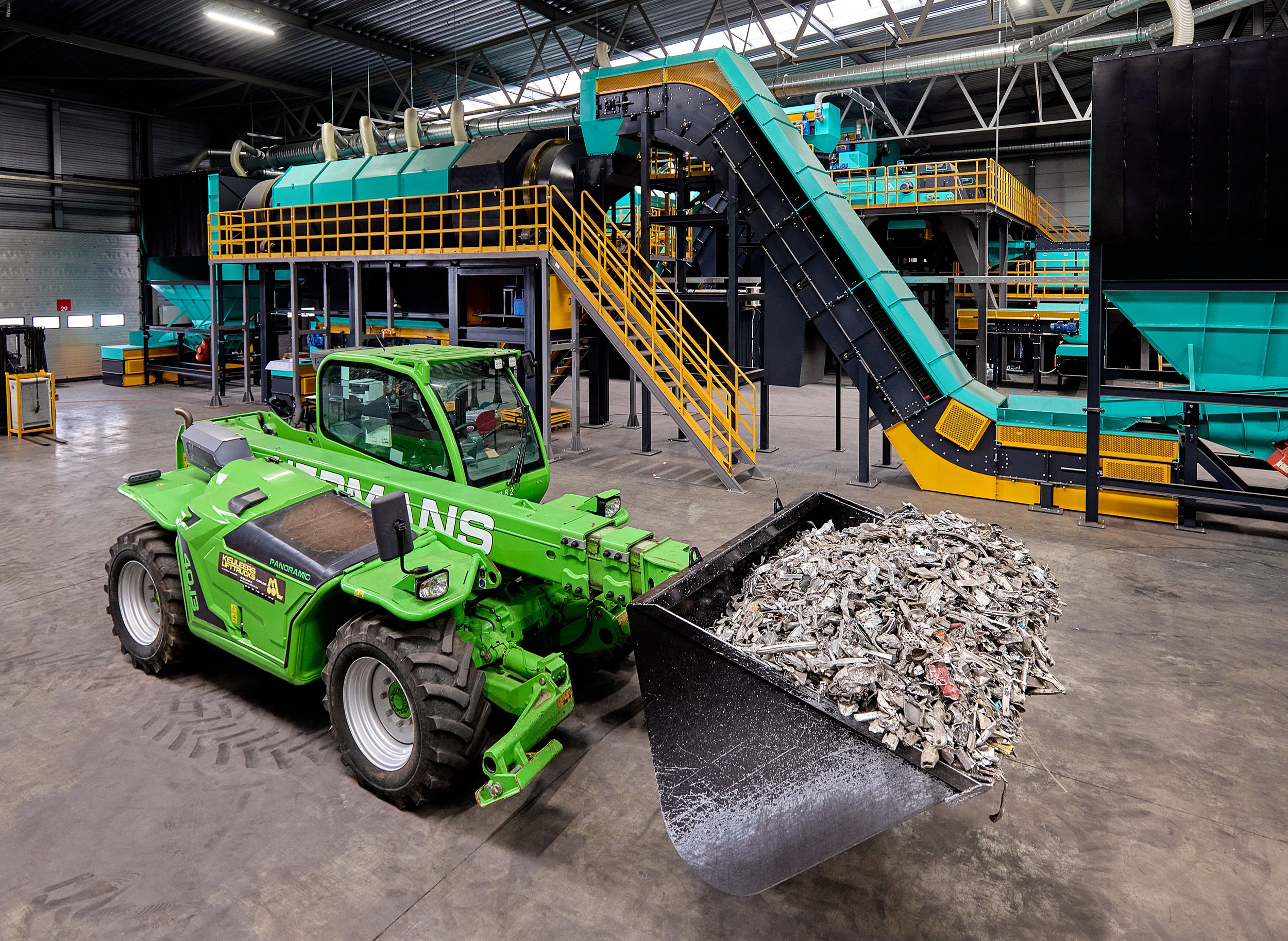Industriefotografie_Fotostudio_Rainer_Holz_Industriehalle_Metallschrott.jpg