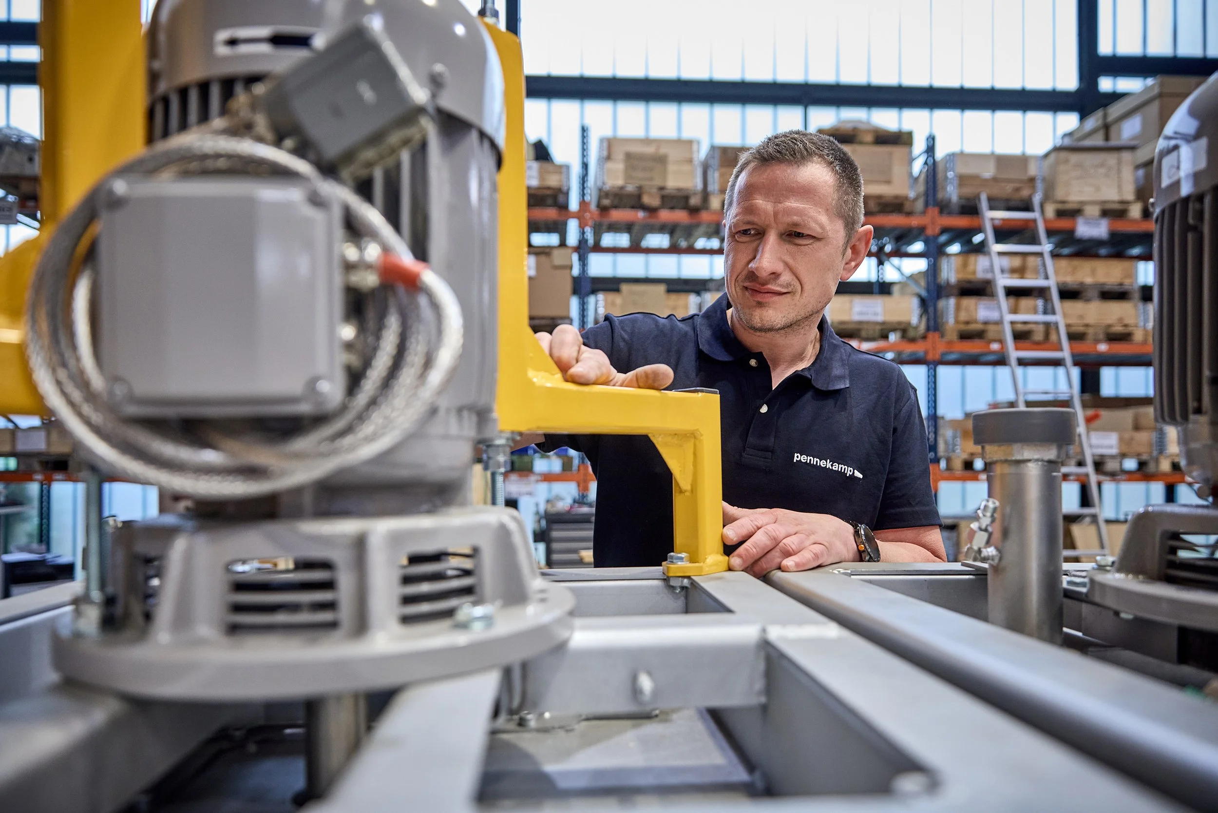 Arbeiter in Werkshalle 