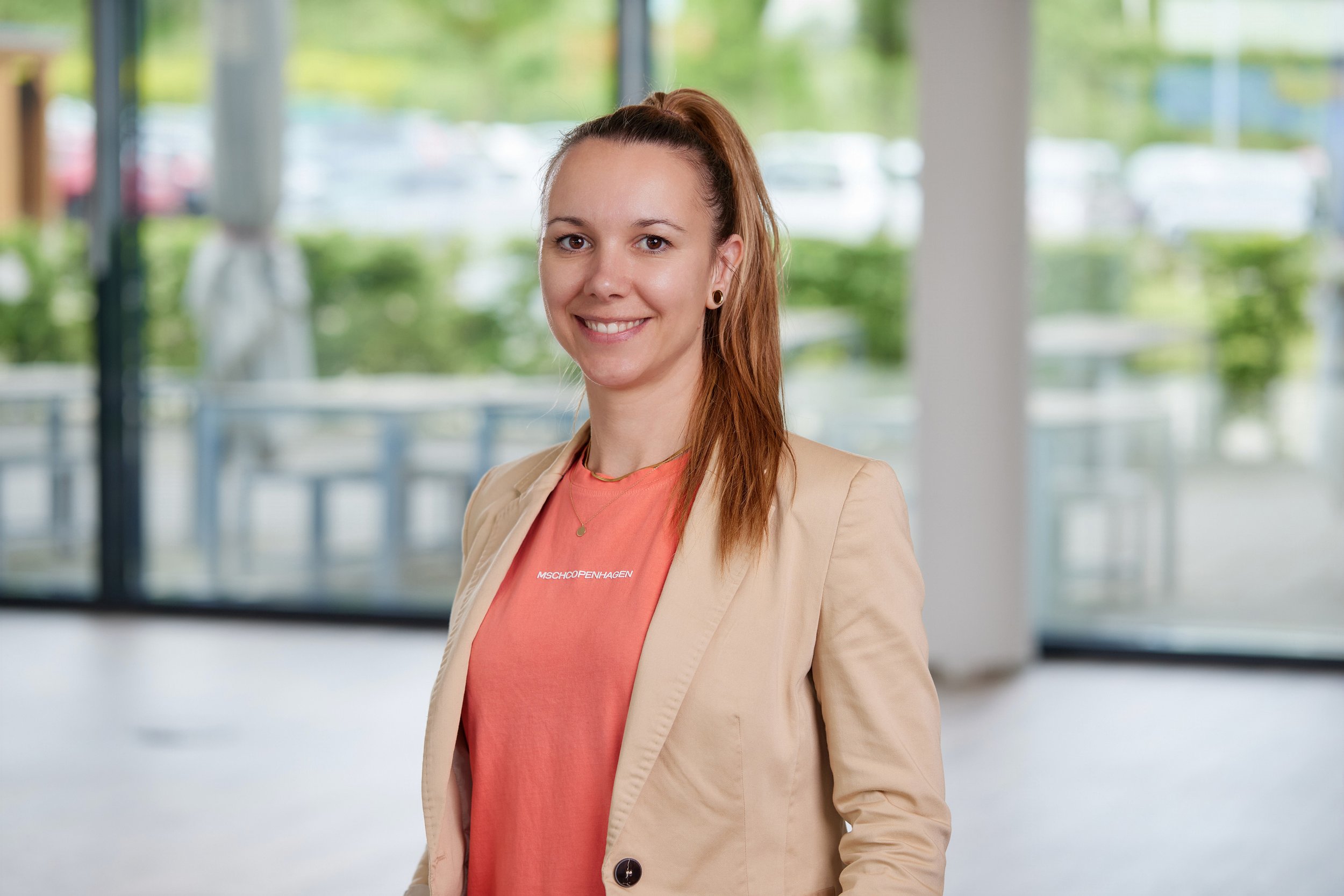 modernes Business portrait_corporate_headshot_personal branding_female_Mitarbeiterfoto.jpg