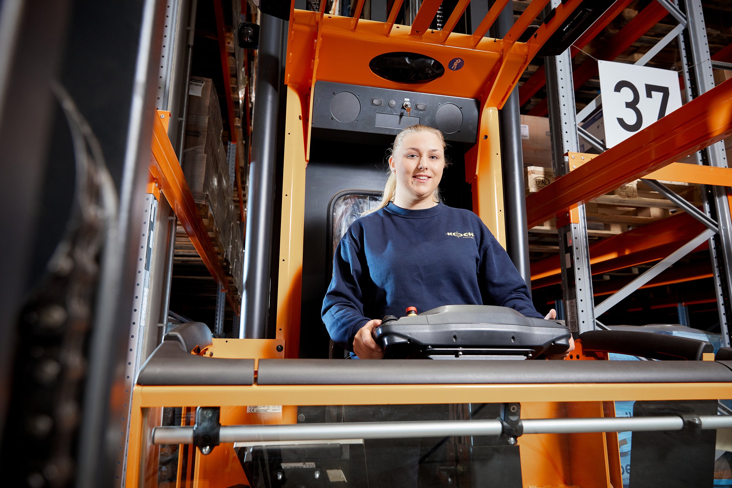 Industriefotografie_Fotostudio_Rainer_Holz_Kranführerin_female.jpg