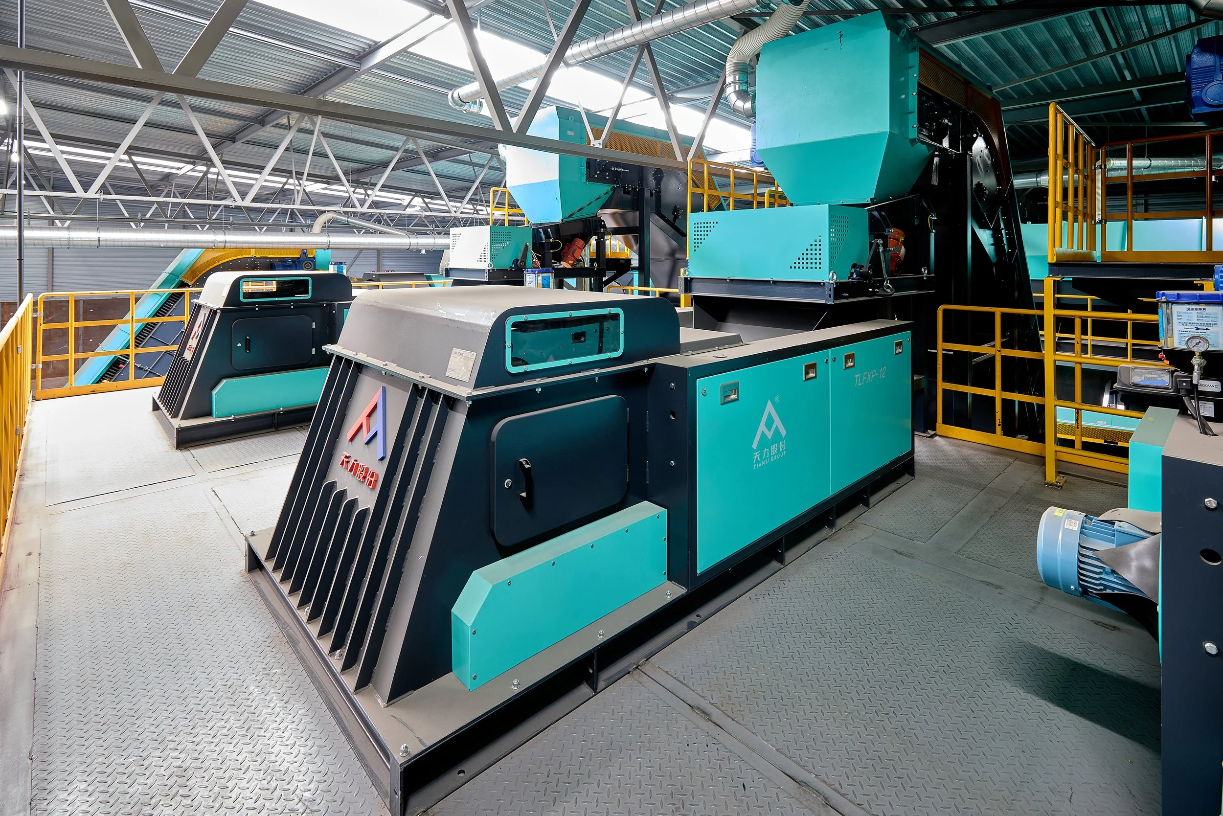 Industriefotografie_Fotostudio_Rainer_Holz_Industriehalle_Metallschrott_2.jpg