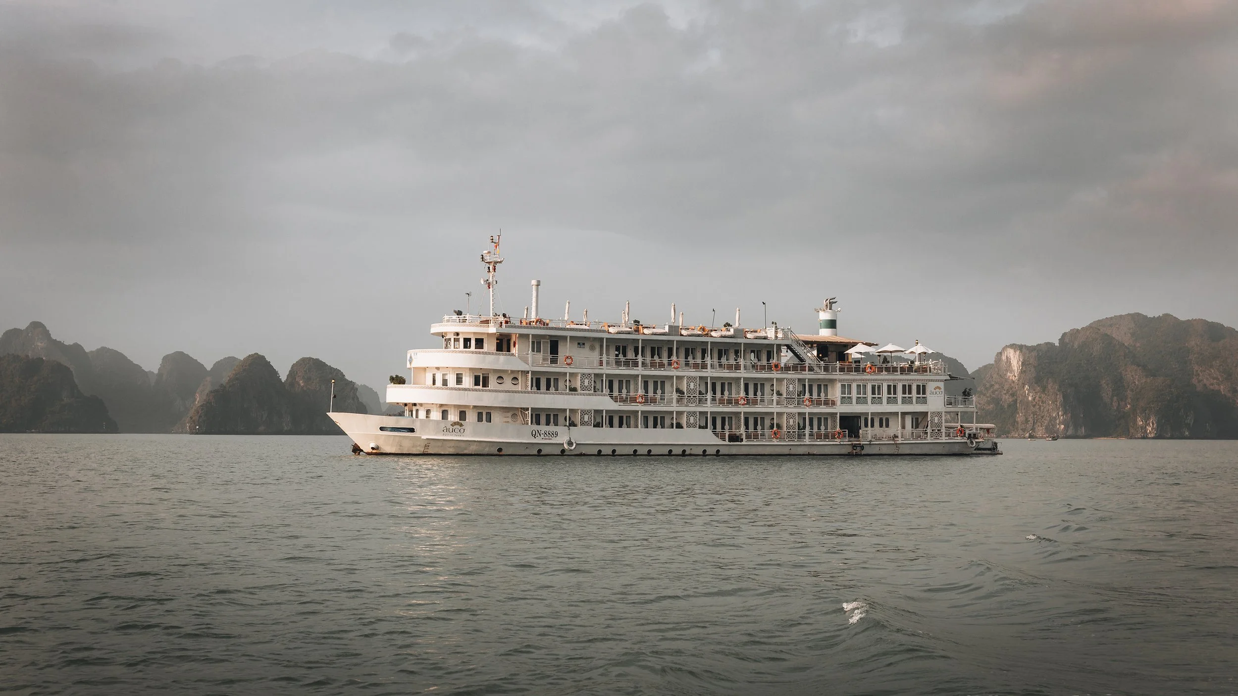 Halong Bay-2326_web.jpg