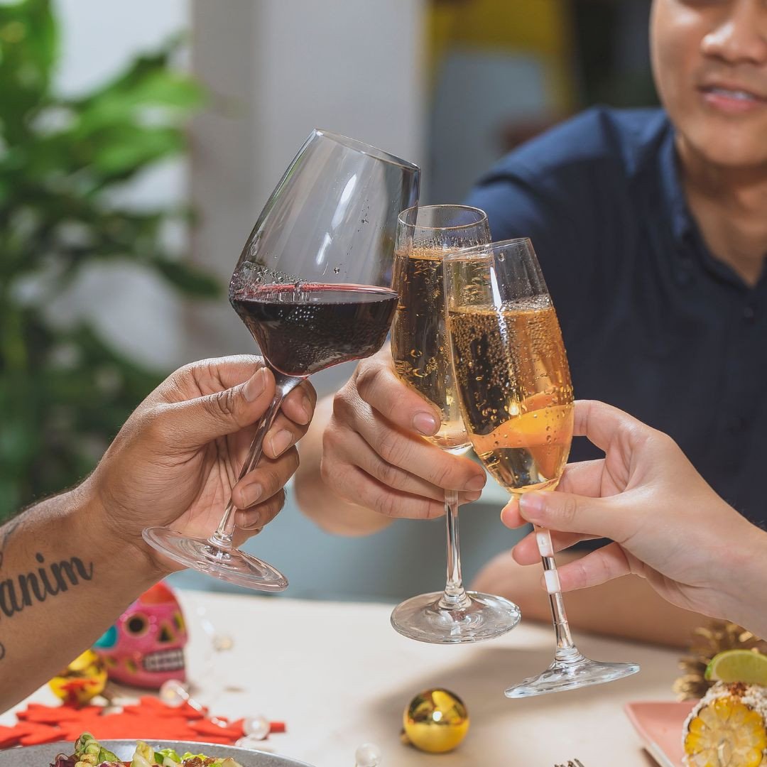 Wine down at Super Loco and forget about Monday blues! Join us for El Loco Hour from 3PM - 7PM daily!🍷
