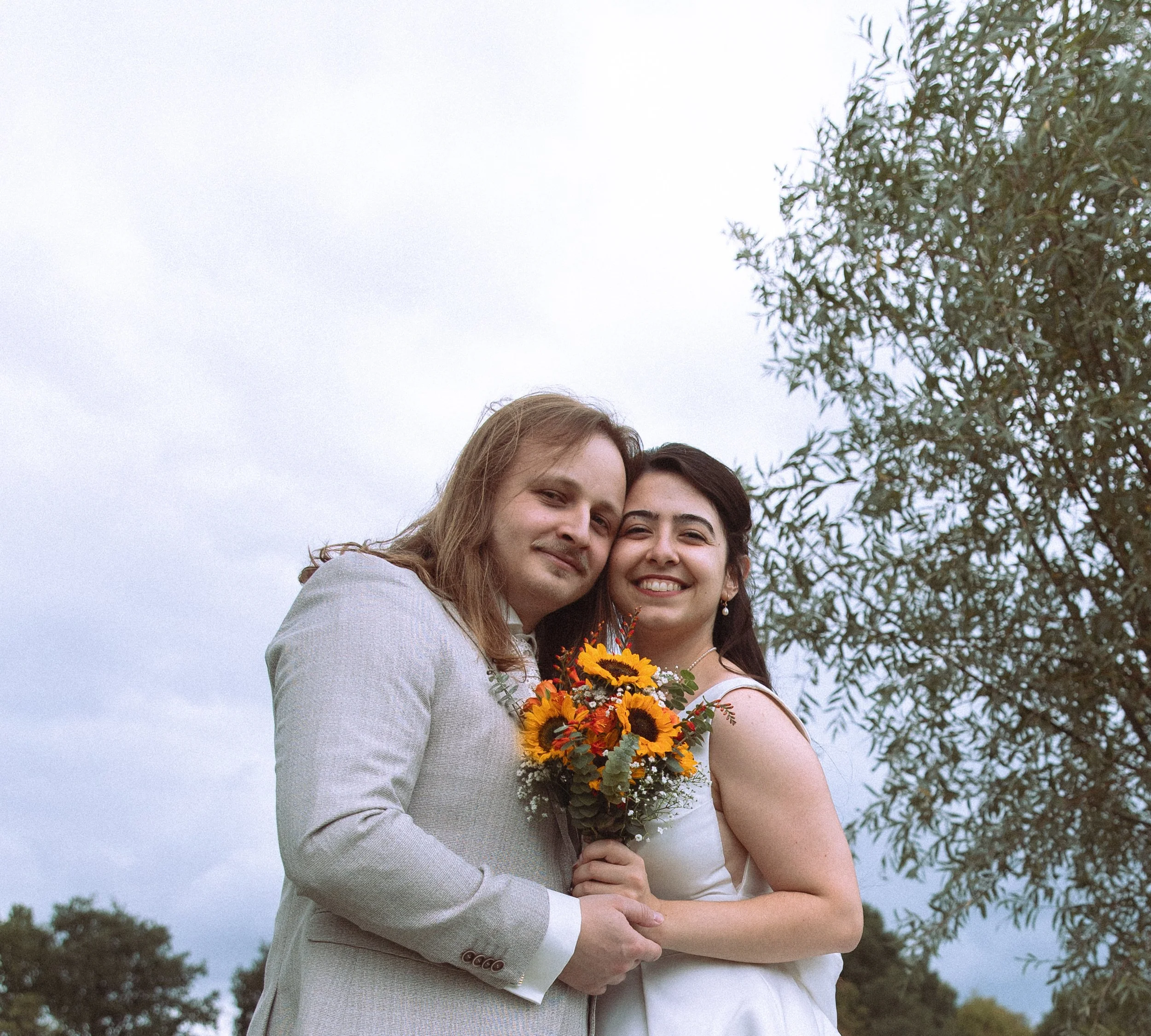 Cinematische trouwfotografie. Filmische stijl portret koppel.