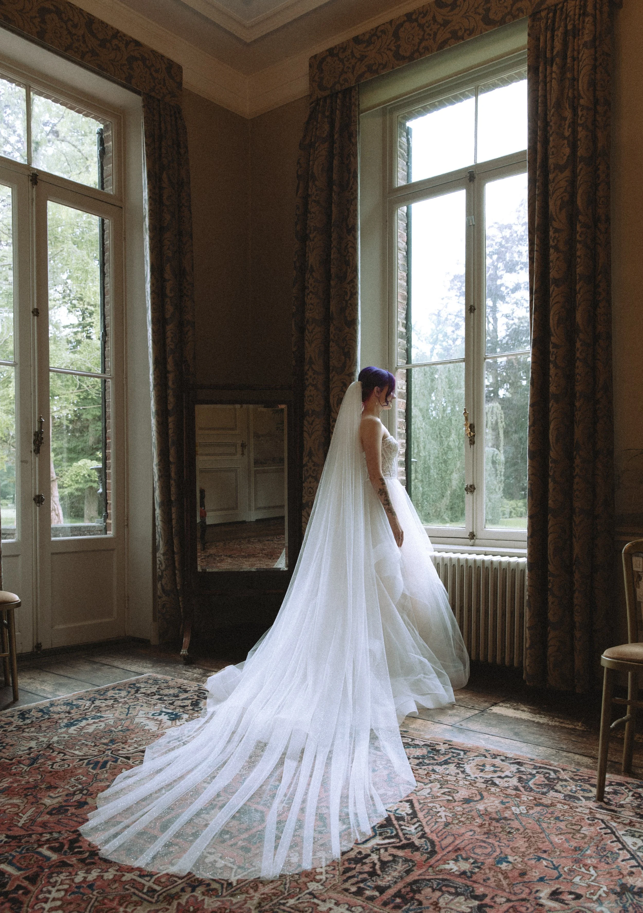 Cinematische trouwfotografie. Filmische stijl portret bruid.