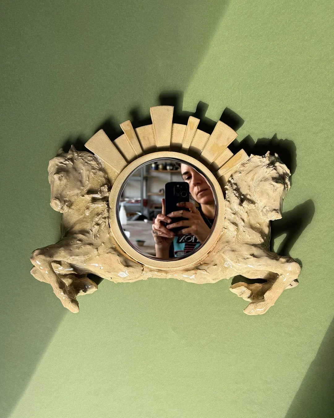 \\**VENDU**//
Miroir en gr&egrave;s blanc &eacute;maill&eacute; 
.
.
.
.
.
#decoration #ceramics #faitmain #artisan #artisanat