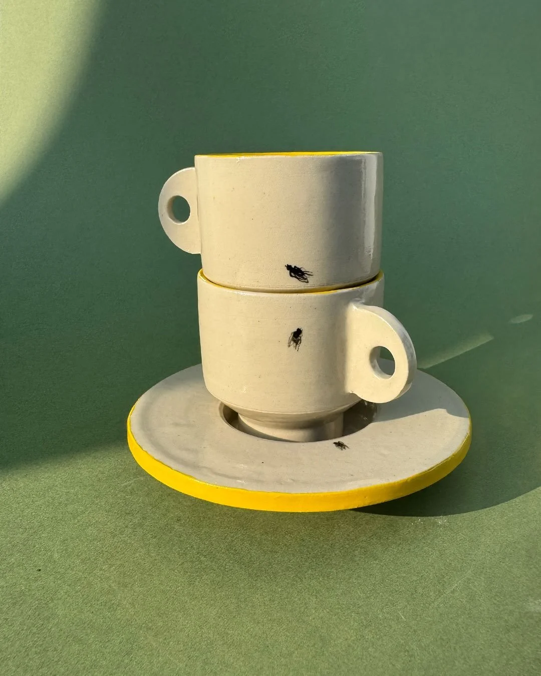 Duo de tasses &laquo;&nbsp;tue-mouches&nbsp;&raquo; / 9cl 
Gr&egrave;s blanc &eacute;maill&eacute;
\\**DISPO**// Infos en MP

.
.
.
.
.
.
.
.
.
.
#ceramique #faitmain #artisan #poterie