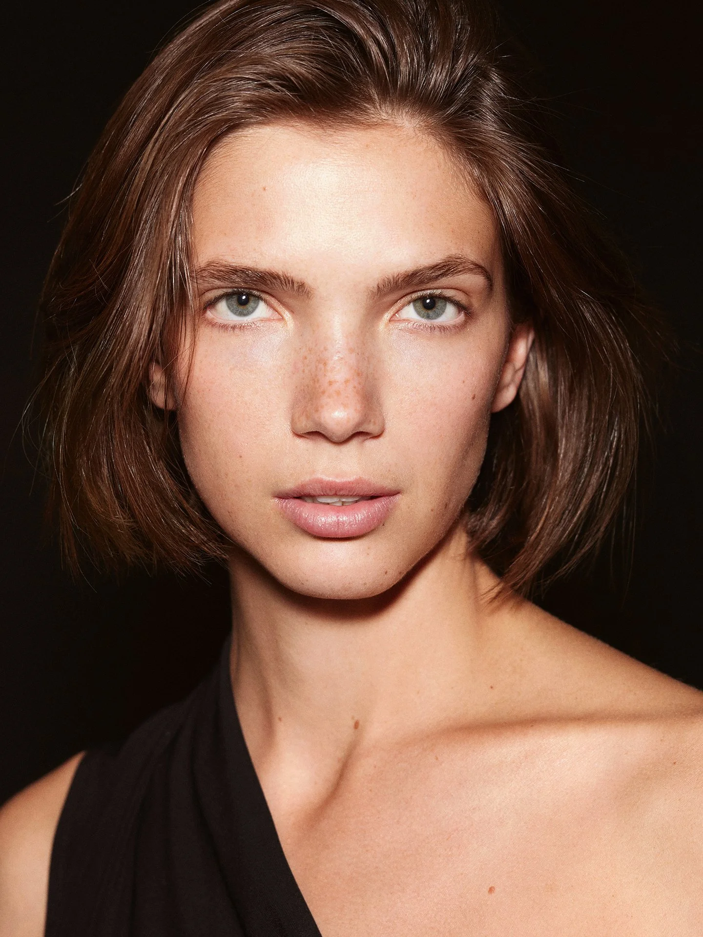 on camera flash beauty photographer warsaw london europe