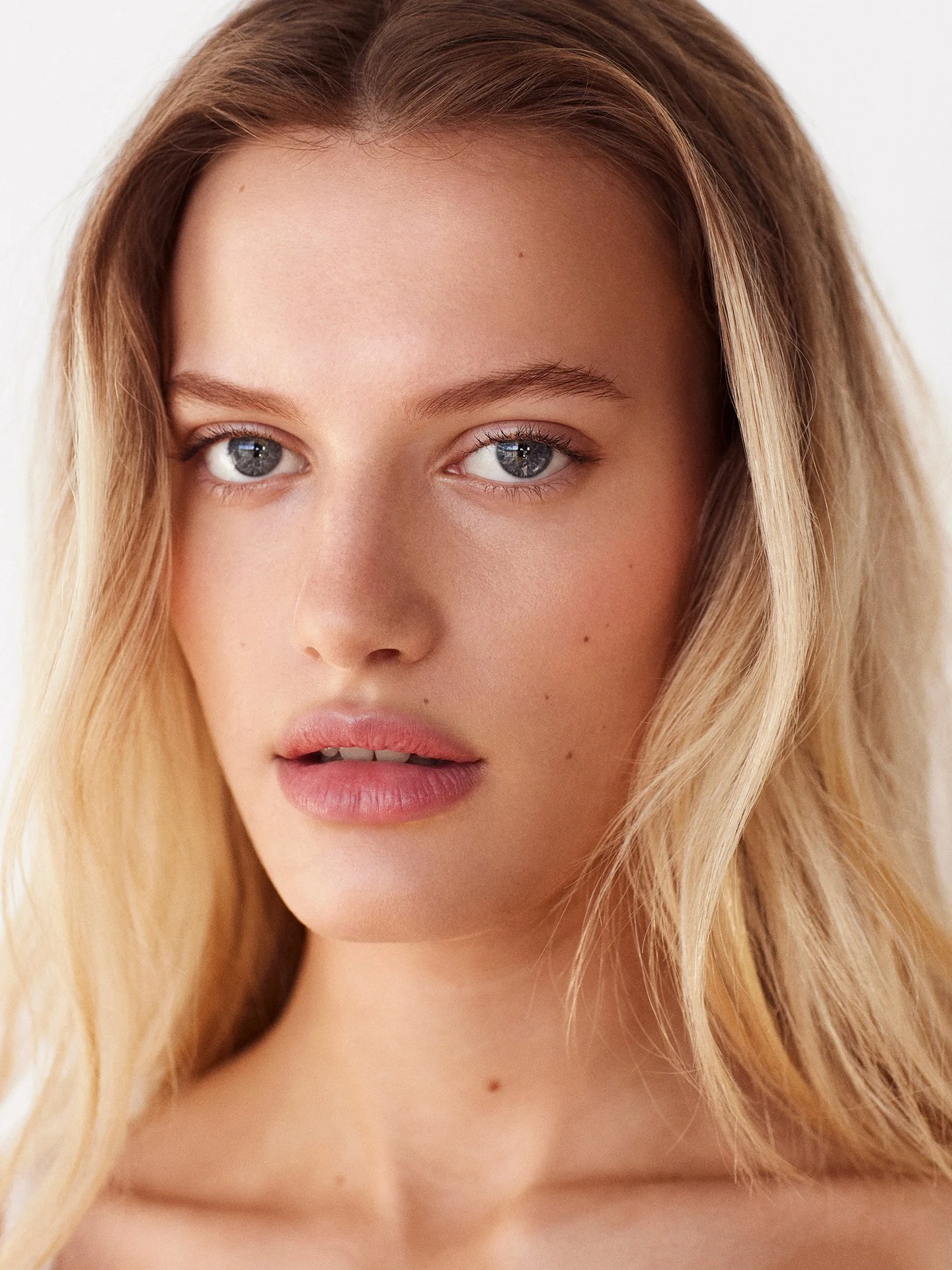 Natural glowing beauty portrait on blonde model by a beauty photographer based in Warsaw, Poland