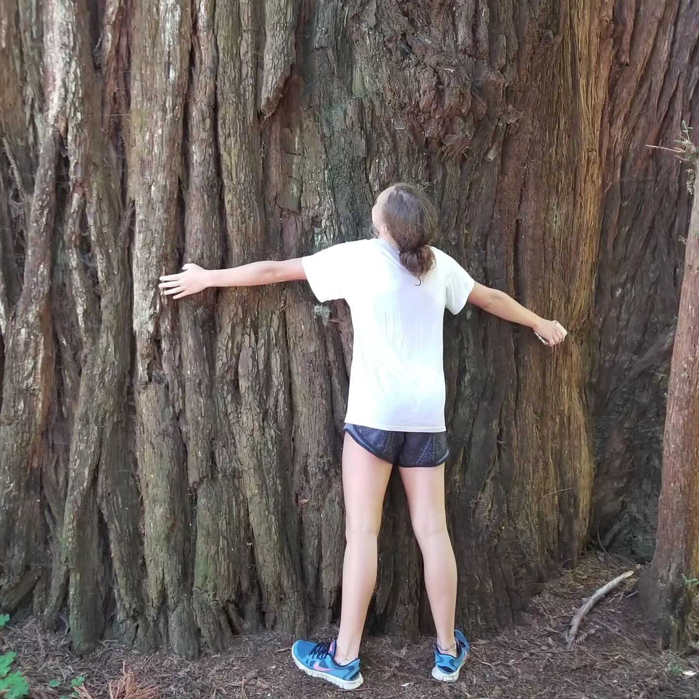 My lil' tree hugger is 21 today! Happy Birthday, @anna._.richardson 🥳