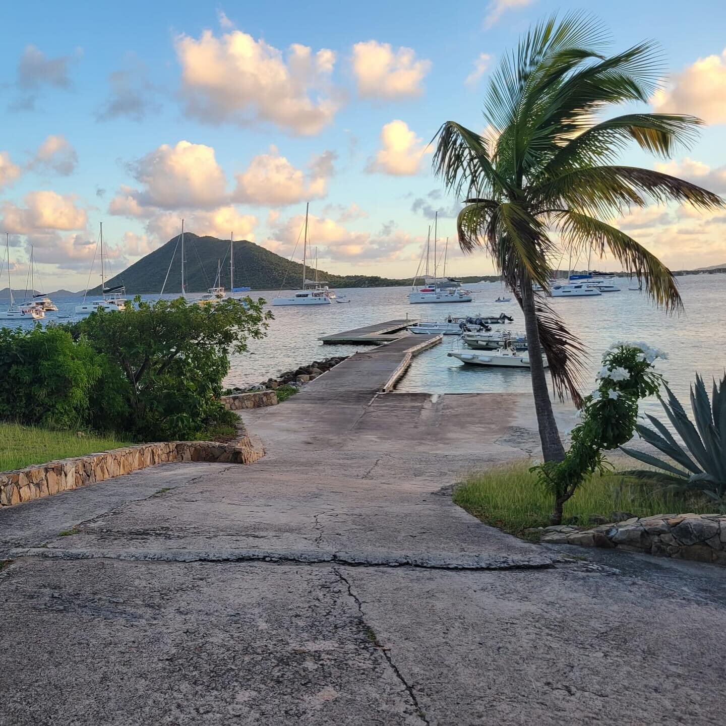 Follow the path leading down to where the ocean meets our shore, offering you private access to both a boat and a secluded beach. Just offshore, Diamond Reef awaits, famed for its snorkeling. It&rsquo;s your personal gateway to explore the underwater