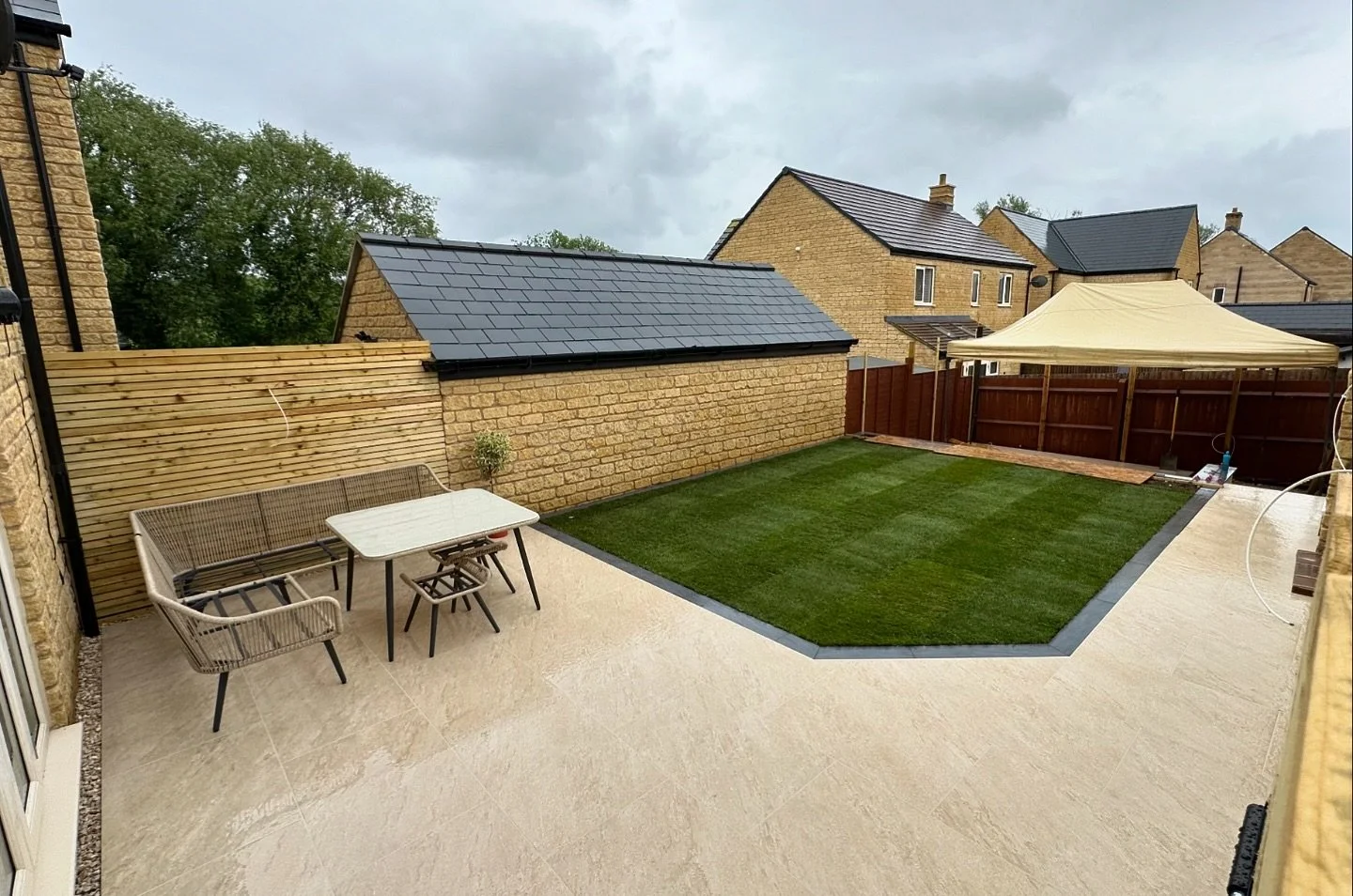 Turfs in 🌿 gazebos up 🌧️ 

#patio #porcelain #gardendesign #gardenmakover #cladding