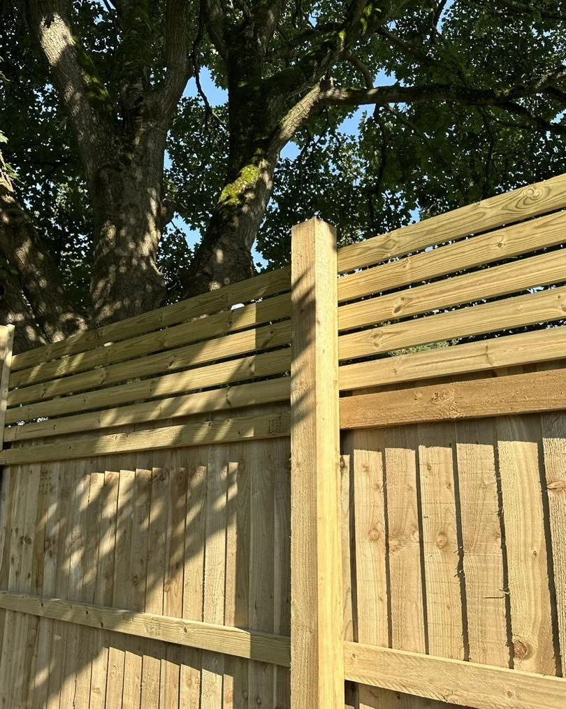 Using planed and treated 3x1 timbers as some extra screening on this new closeboard fence

#fencing #landscaping