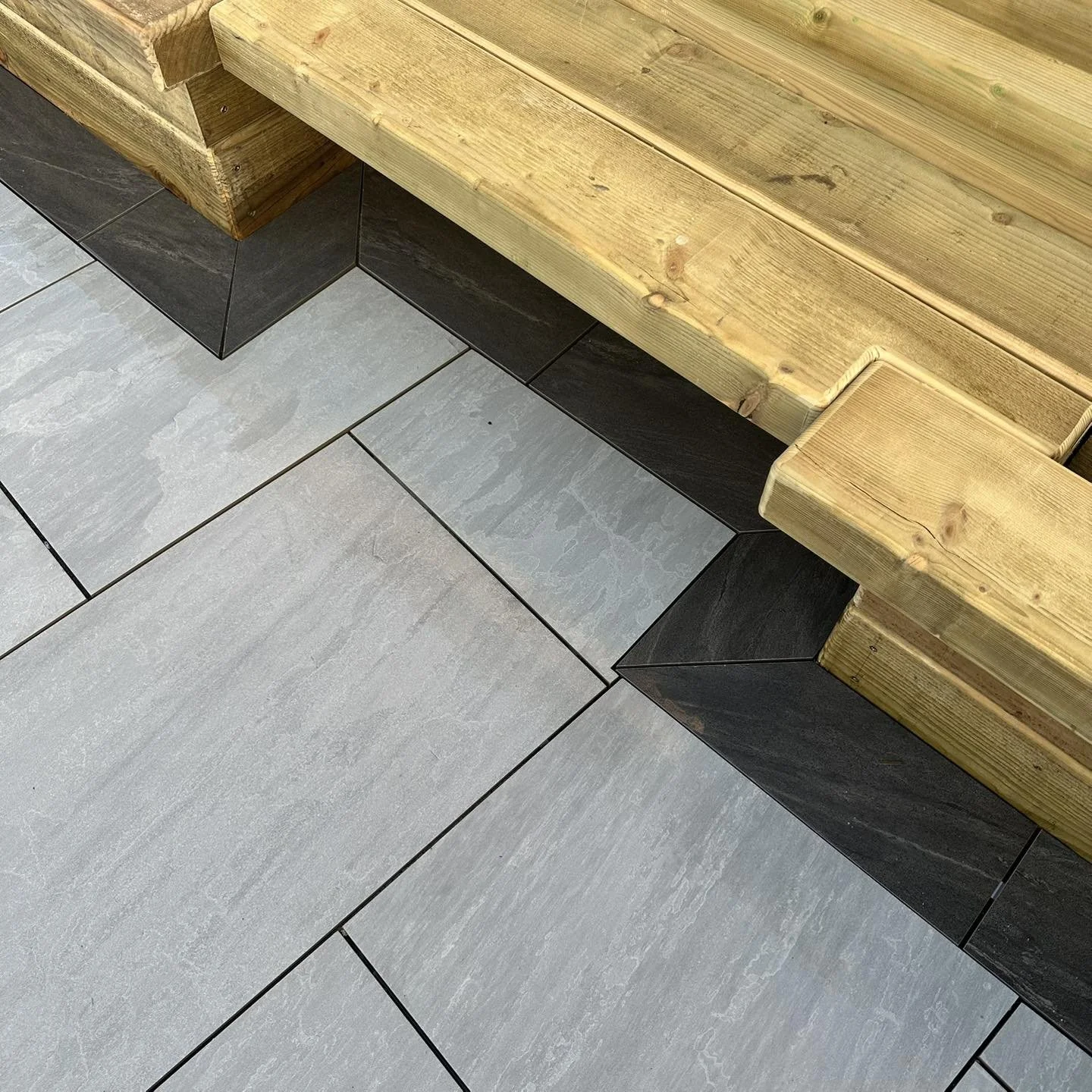 Beautiful morning here in Standlake. 
Here are  some progress shots from this weeks patio
Supplied by minsterpaving

Routed the sleeper edges, giving it a softer feel, especially with the implemented benches we did.