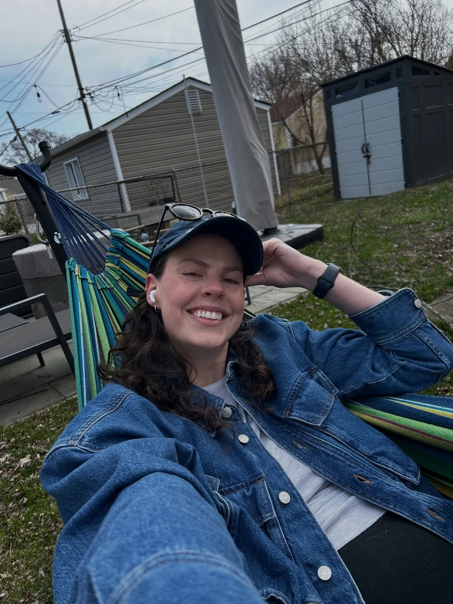 🌷April roundup 🌧️

Celebrating the harbinger of Spring and the world coming alive again after what felt like a hellish winter. 

Grateful for: 
🐦The birds
🌼The flowers
🐈🐈&zwj;⬛My cats
☀️65+ degree days 
😎The backyard hammock 
🎧My 2010s iPod 
