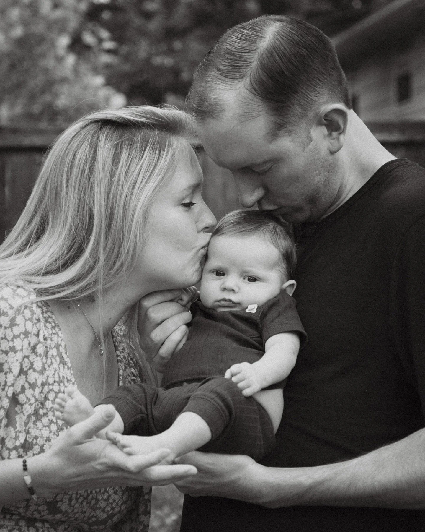 Here&rsquo;s some favorites from the sweetest family photoshoot I did a few weeks ago. Would ya just look at this lil guy!! 🥹 Congrats Bixby &amp; Mackenzie on the cutest lil bean I ever did see.

#mnphotography #mnphotographer #minneapolisphotograp