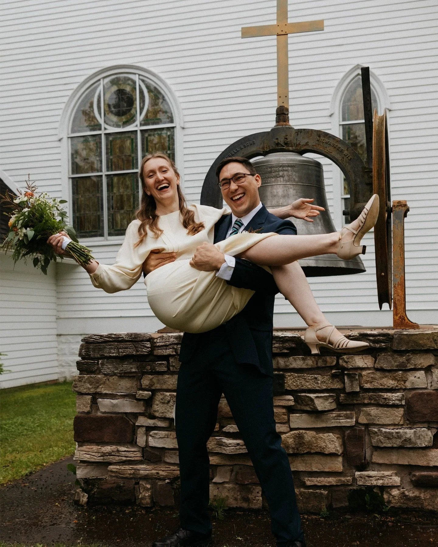 Captured the sweetest wedding at the Bayfield Presbyterian church this past weekend. These two had so much character and were surrounded by all the love. Congratulations Glenna and Mathew 🥂🤍📸