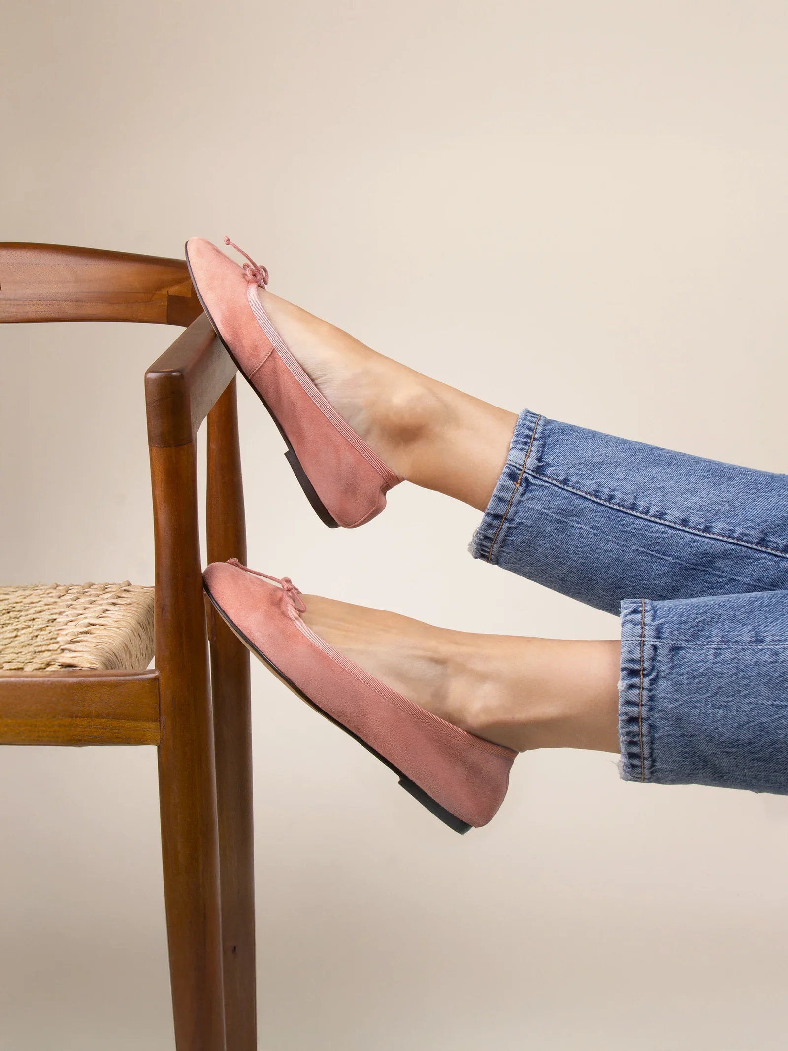 ballerines-classiques-cuir-daim-rose-s1.jpg.webp