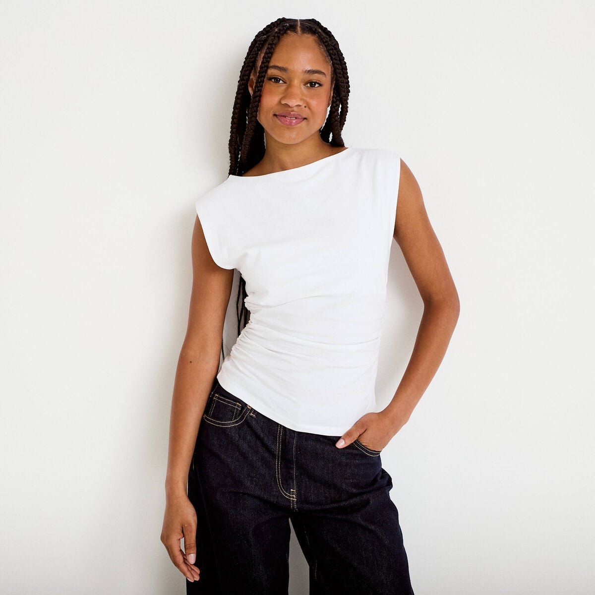 t-shirt-ajuste-col-bateau-sans-manches-blanc-femme-vue7-36125366542000968.jpg