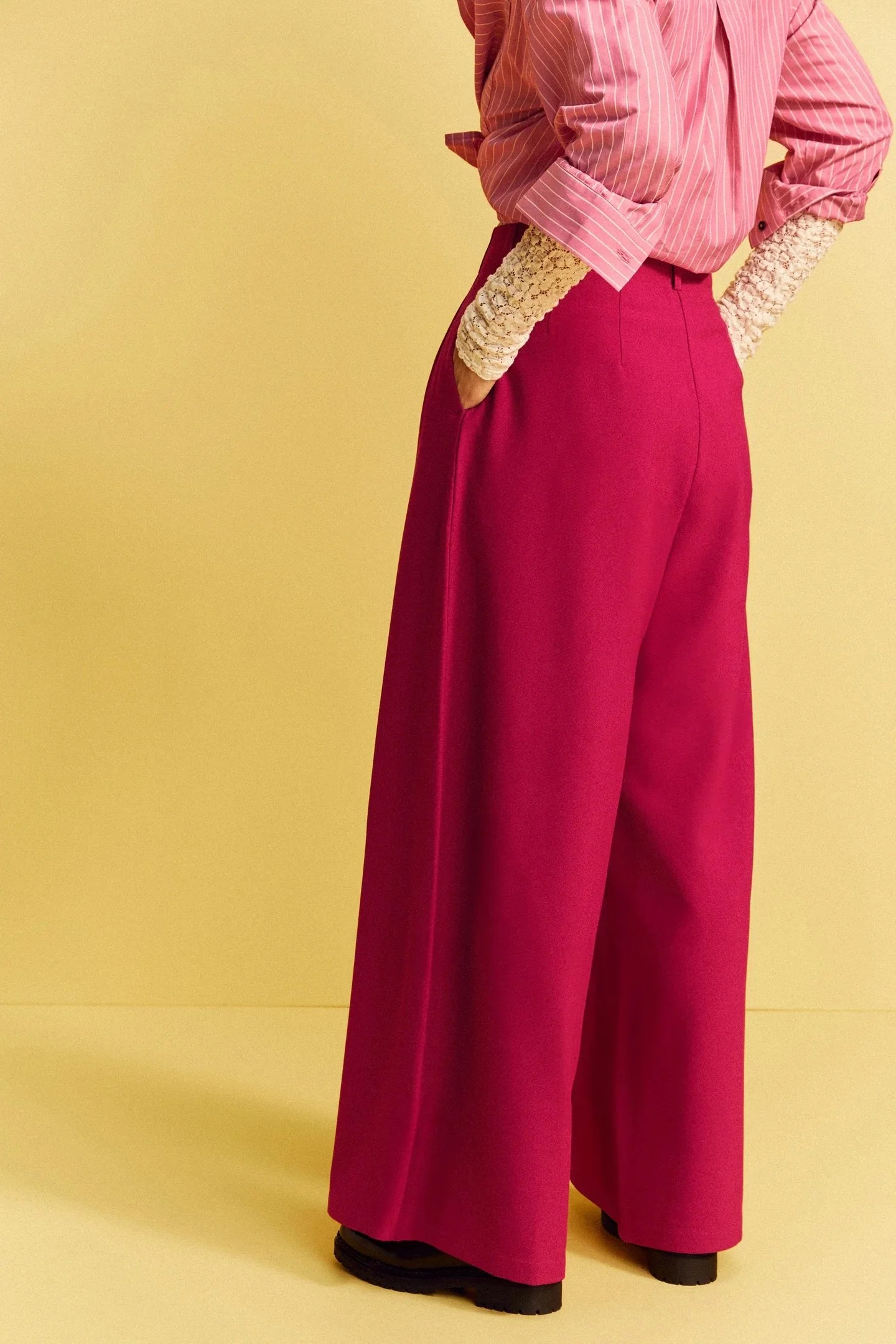 pantalon-fluide-pinces-framboise-fuchsia-femme_1.jpg