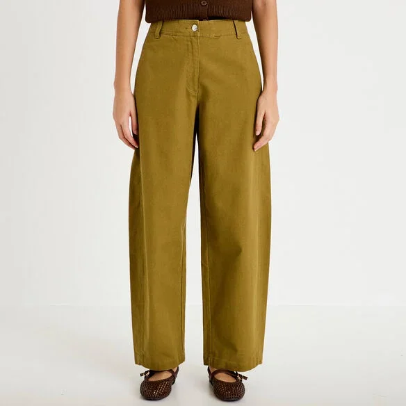 pantalon-chino-coupe-barrel-vert-kaki-femme-vue1-36125371350340765.jpg.webp