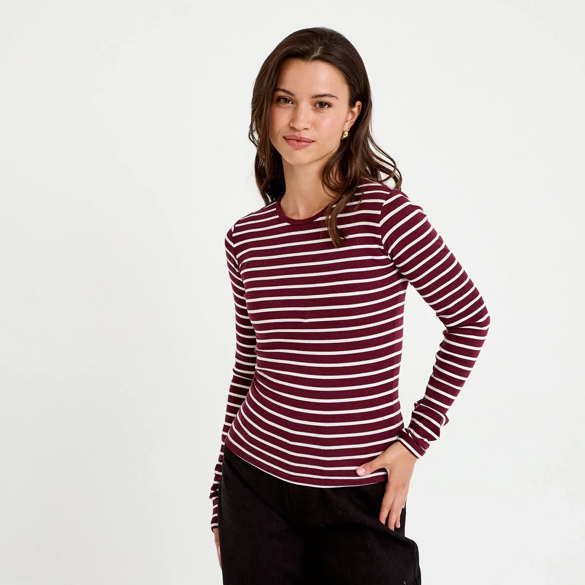 t-shirt-ajuste-col-rond-manches-longues-rose-femme-vue7-36125376633137507.jpg.webp
