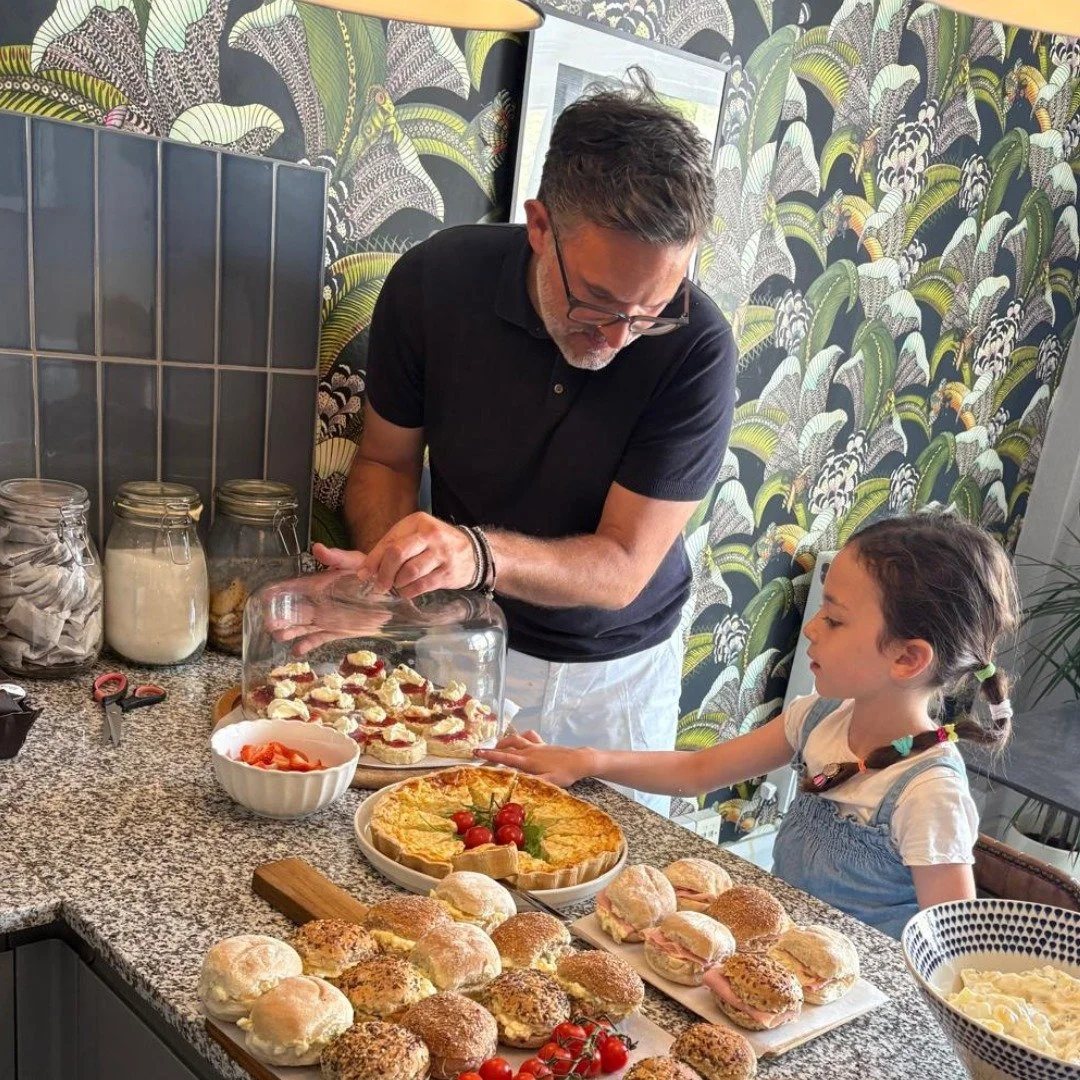 Never turn down a helping hand preparing for a Channel Court meeting.

Dave and Sofia to the rescue!
.
.
.
#ServicedOffices #ChannelCourt #Clevedon #Meetings