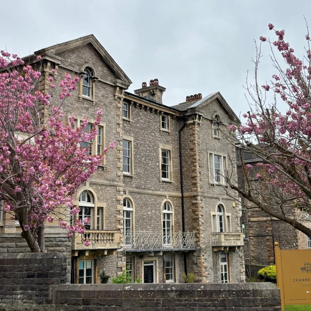 A sight we have all been waiting for. 

Scaffolding down at Channel Court and ready to welcome the summer.
.
.
.
.
#ChannelCourt #ServicedOffices #Clevedon #Meetingrooms