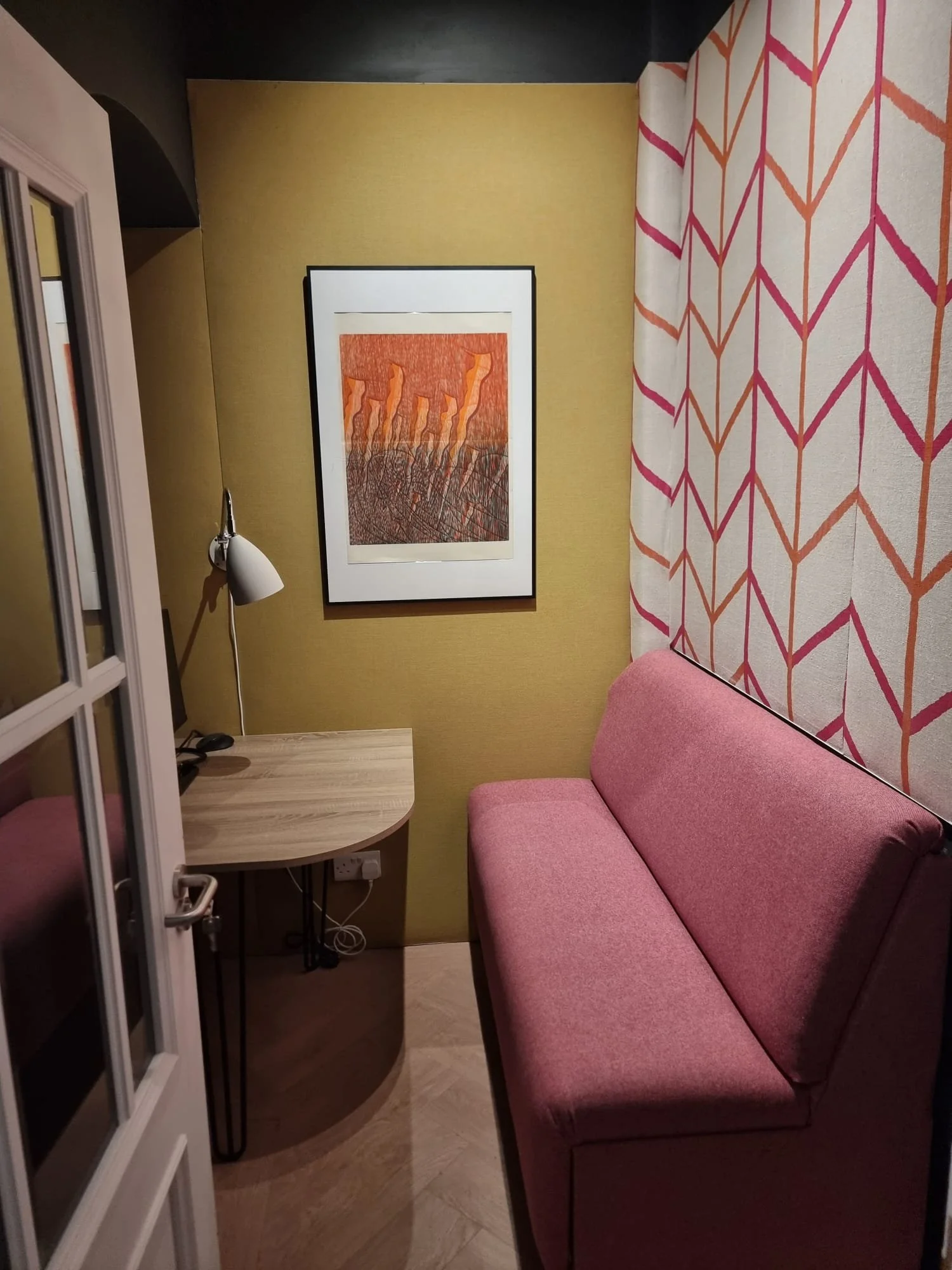 Private Phone Booth - 16.09.24.jpg