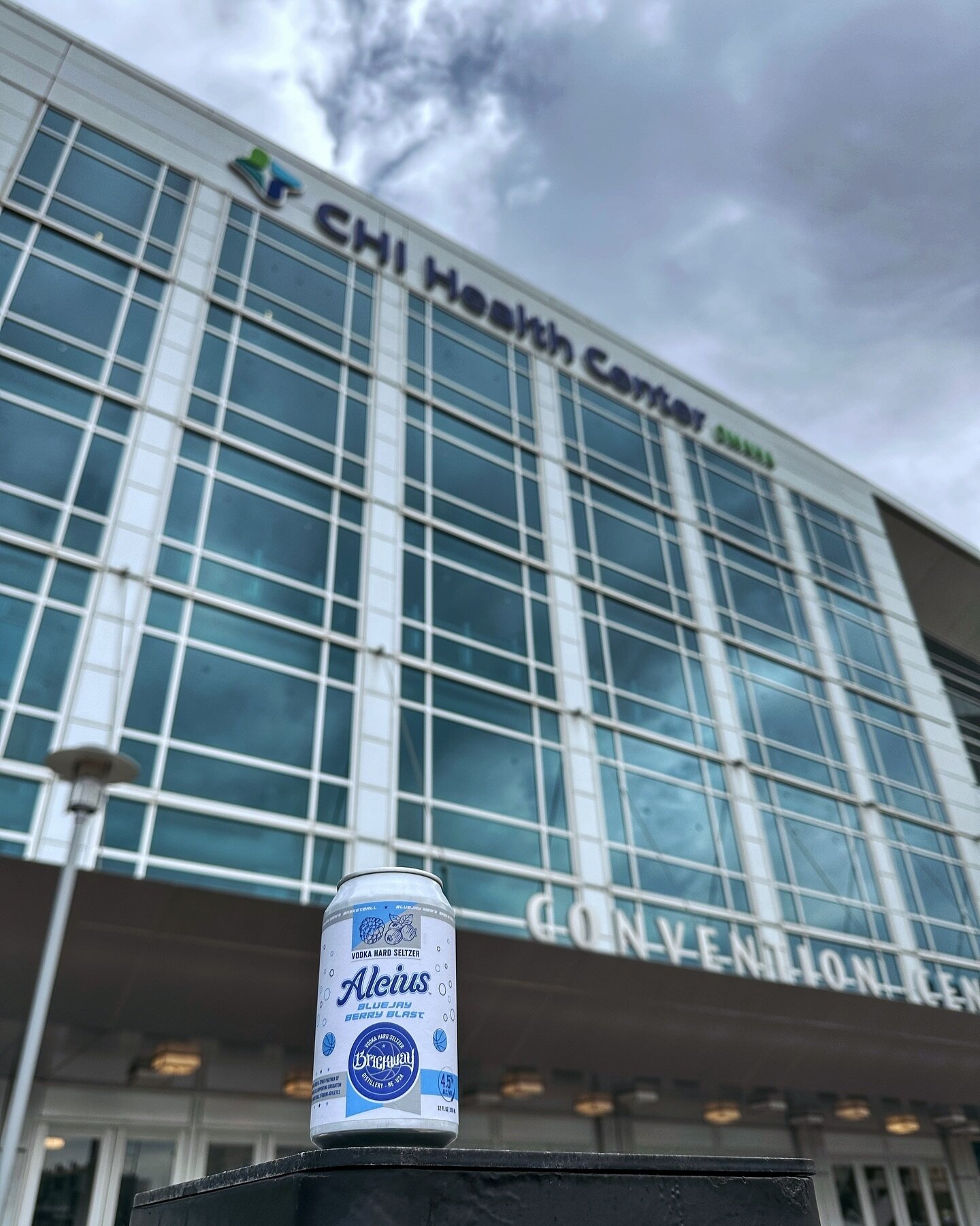 𝑶𝒉 𝒔𝒐 𝒔𝒘𝒆𝒆𝒕 🏀

Creighton keeps Marching on&hellip;so make sure you&rsquo;re stocked up for next weekend with Aleius Vodka Hard Seltzer and Brickway Premium Midwestern Vodka. Each purchase supports the Jays as a portion of proceeds go back t