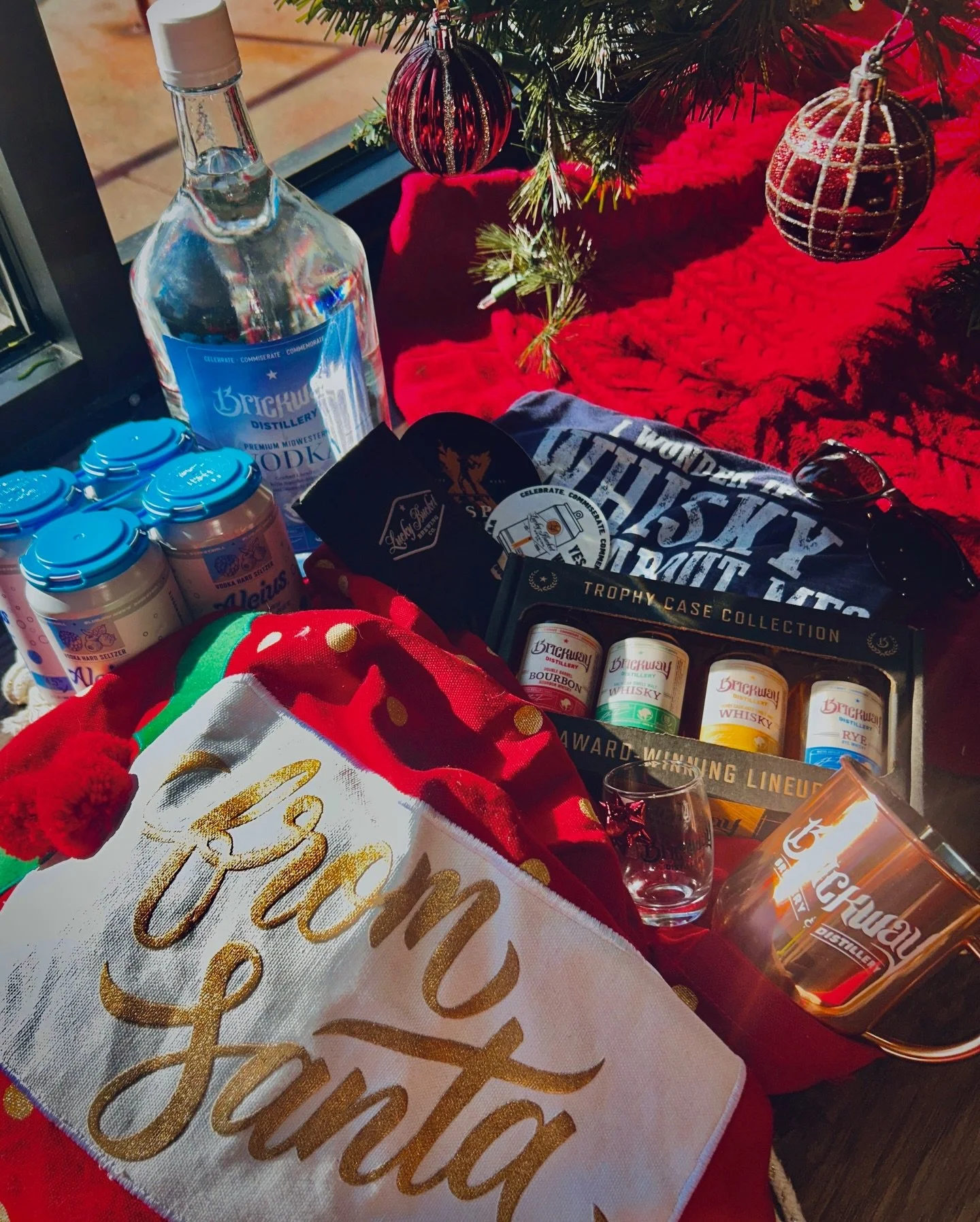 🎅 𝐓𝐡𝐞 𝐛𝐞𝐬𝐭 𝐰𝐚𝐲 𝐭𝐨 𝐬𝐩𝐫𝐞𝐚𝐝 𝐂𝐡𝐫𝐢𝐬𝐭𝐦𝐚𝐬 𝐜𝐡𝐞𝐞𝐫, 𝐢𝐬 𝐬𝐡𝐨𝐰𝐢𝐧𝐠 𝐮𝐩 𝐰𝐢𝐭𝐡 𝐁𝐫𝐢𝐜𝐤𝐰𝐚𝐲 𝐛𝐞𝐞𝐫 🍺

We&rsquo;re open regular business hours today (11am-11pm) and we&rsquo;ll be open tomorrow (12pm-6pm) so you ca