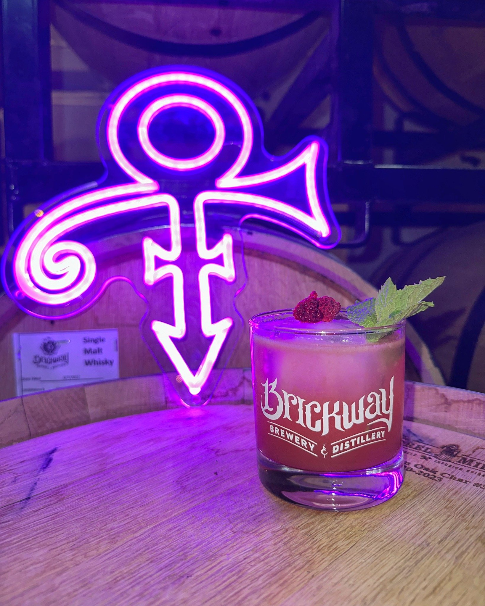 🎶 𝐈 𝐭𝐡𝐢𝐧𝐤 𝐈 𝐥𝐨𝐯𝐞 𝐡𝐞𝐫&hellip; 🎶
And honestly? Same.

Deep, oak-forward Brickway Double Barrel Bourbon meets bright fresh raspberry pur&eacute;e, cooling garden mint, and a squeeze of lime &ndash; lifted with mint bitters and finished l