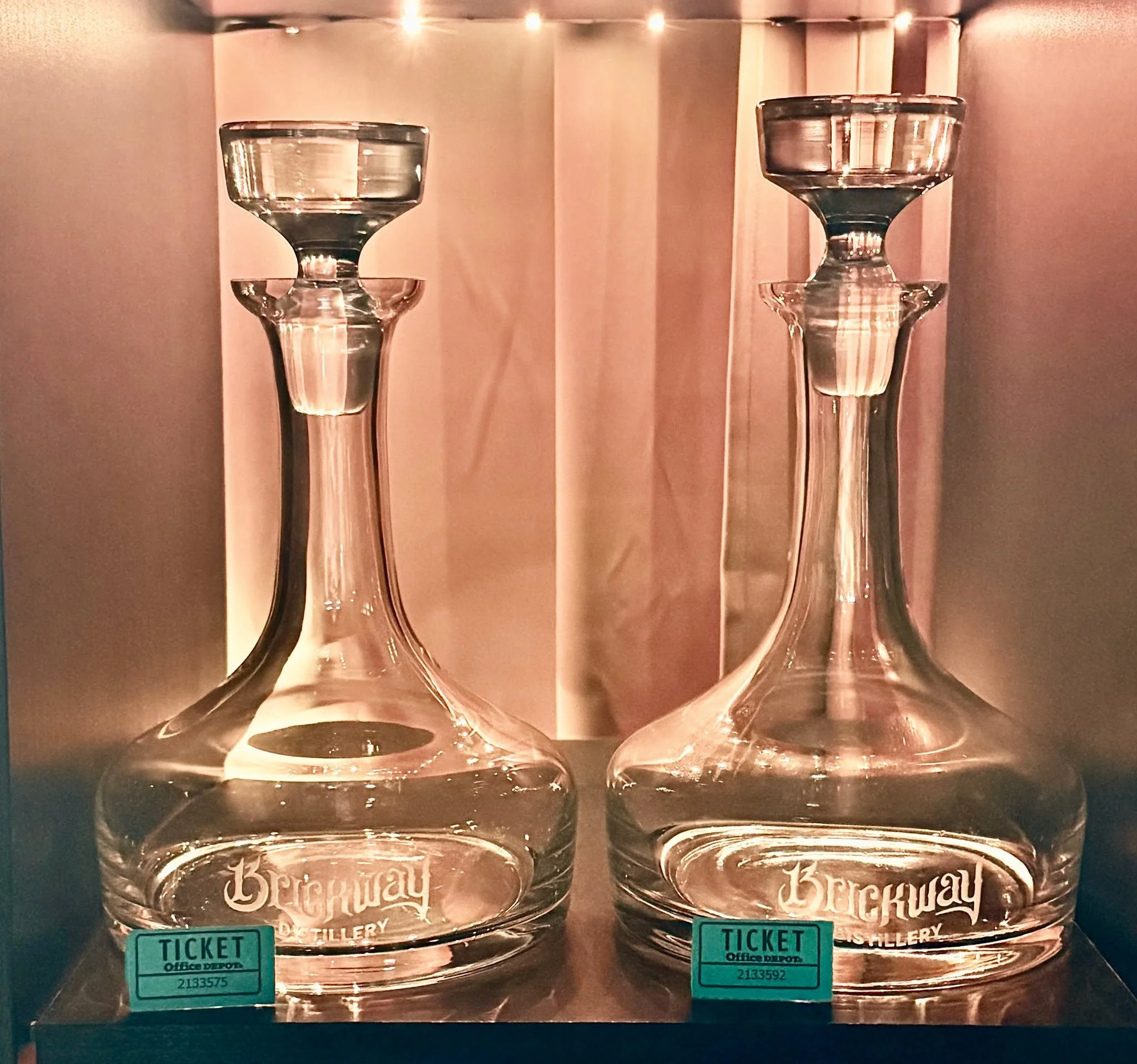 Congratulations to 𝐖𝐢𝐥𝐥𝐢𝐚𝐦 𝐃. and 𝐑𝐞𝐛𝐞𝐜𝐜𝐚 𝐒. who won these Brickway decanters at the Brickway 10-Year Triple Wood Whisky Launch Party!

#SupportLocal | #DrinkLocal | #DrinkBrickway