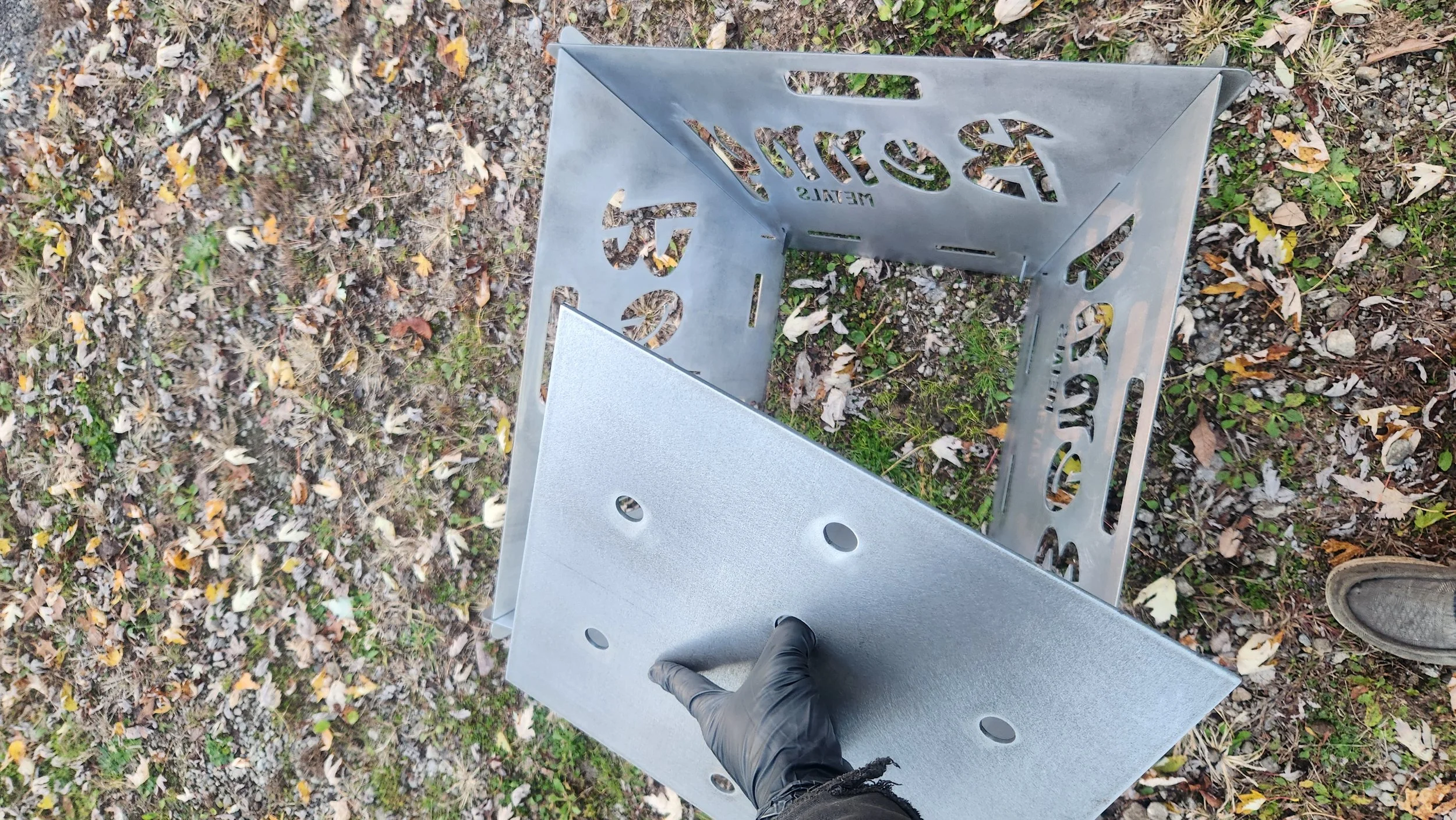 Custom collapsable fire pit with bottom