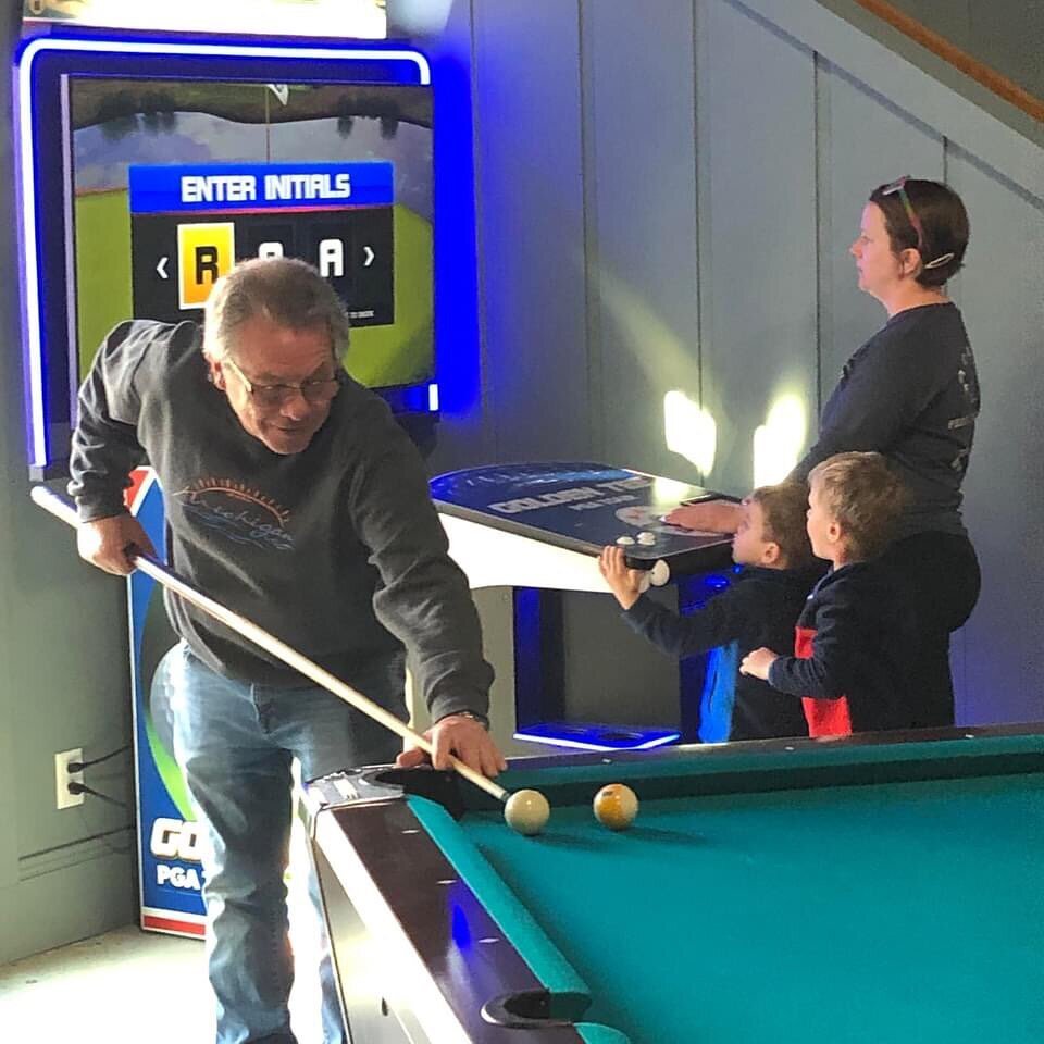 Start your Sunday off right at Flatiron! Unwind with friends, challenge them to a game of pool or darts while enjoying our latest tap offerings!