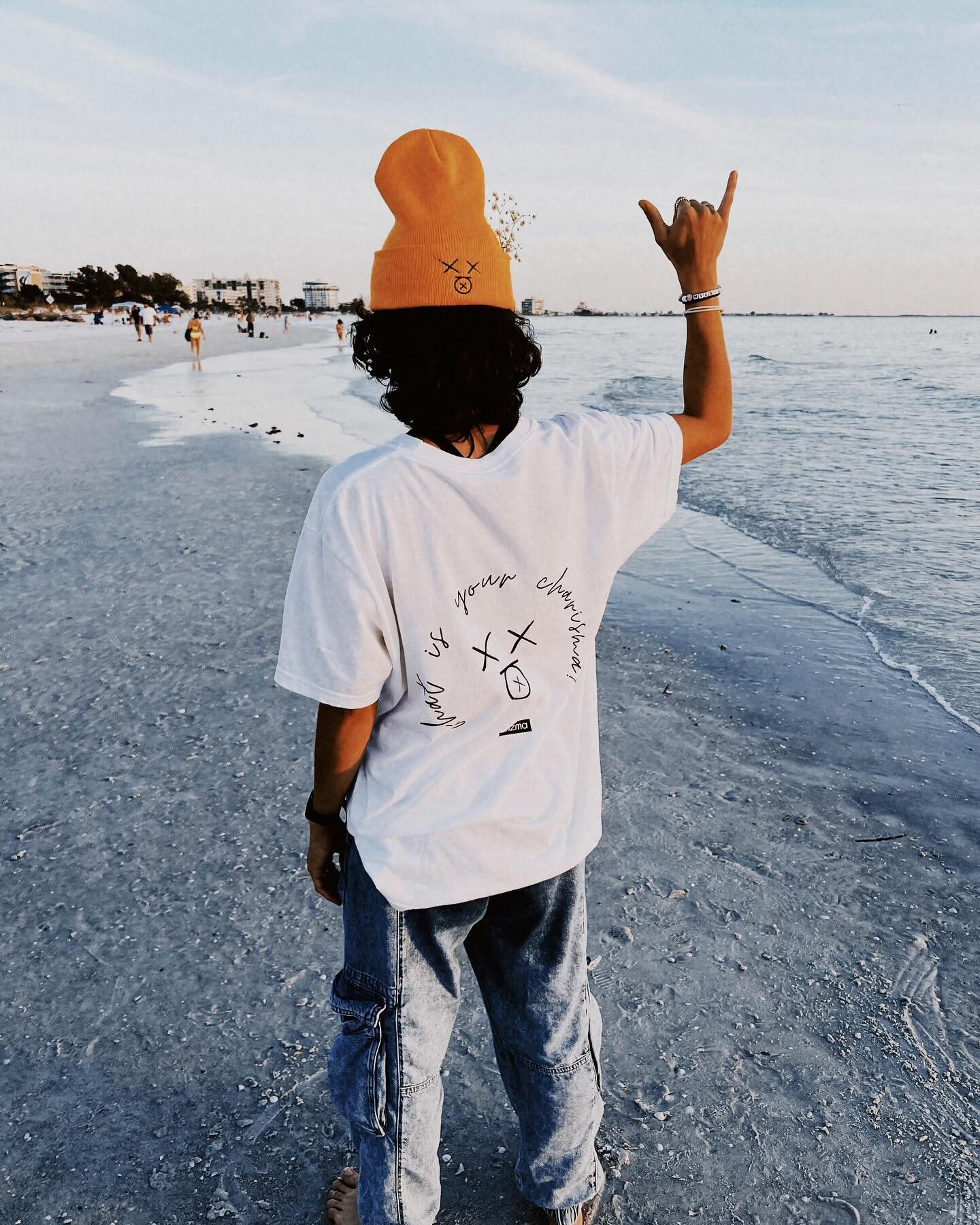 Who said you can&rsquo;t rock a beanie at the beach?🤙🏼

We are available in less than an hour. Don&rsquo;t miss out🔥
