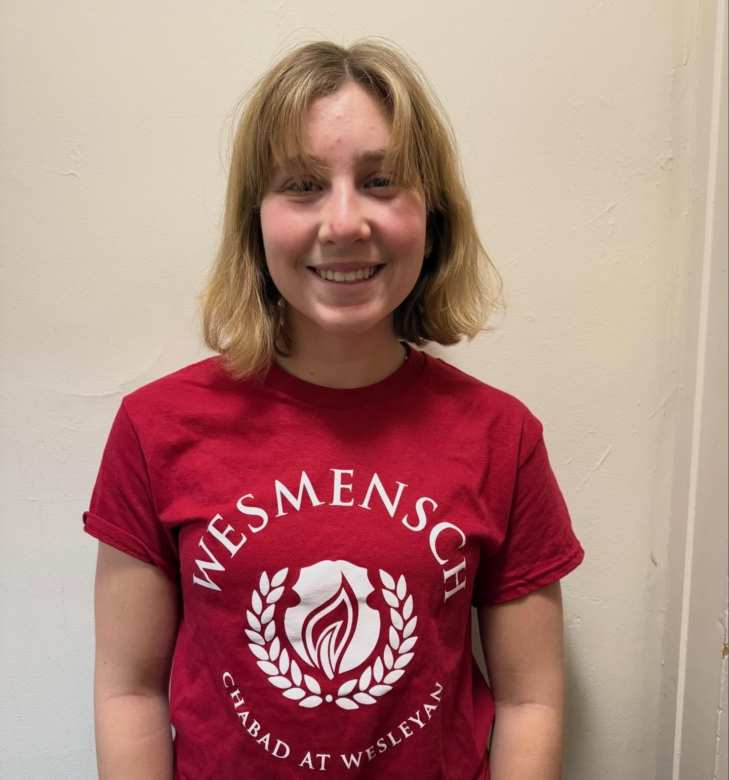 CONGRATULATIONS to WesMensch of the Week Sarah S. &lsquo;28 from Newport Beach, CA 🤩👏 

FUN FACT: I make a custom themed calendar for my family every year for Hannukah 🕎🎉