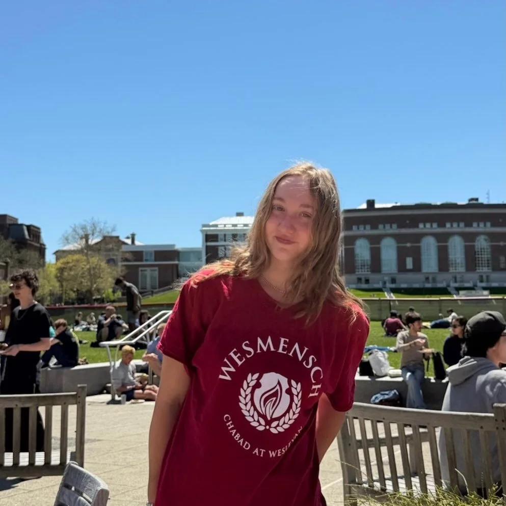 CONGRATS to WesMensch Clara &lsquo;28 from NY 🎉👏 FUN FACT: &ldquo;I have a pet snake&ldquo; 🐍🤯 YAY!!