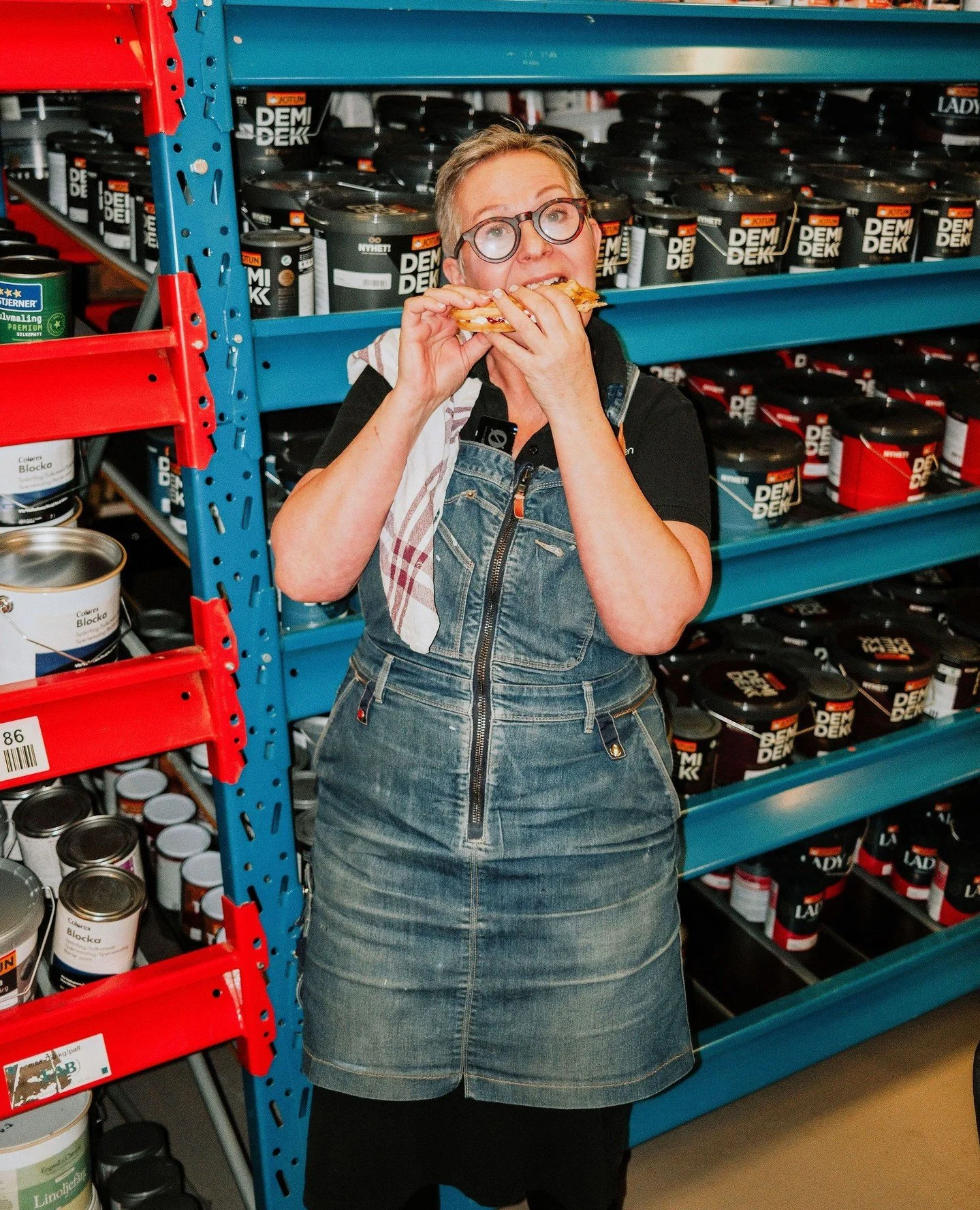 Den 25 mars &auml;r det v&aring;ffeldagen 🧇⁠
Och det vill vi s&aring;klart fira tillsammans med er!⁠
⁠
Onsdagen den 25 mars mellan kl. 10&ndash;18 bjuder vi p&aring; nygr&auml;ddade v&aring;fflor i butiken. Passa p&aring; att kombinera n&aring;got g