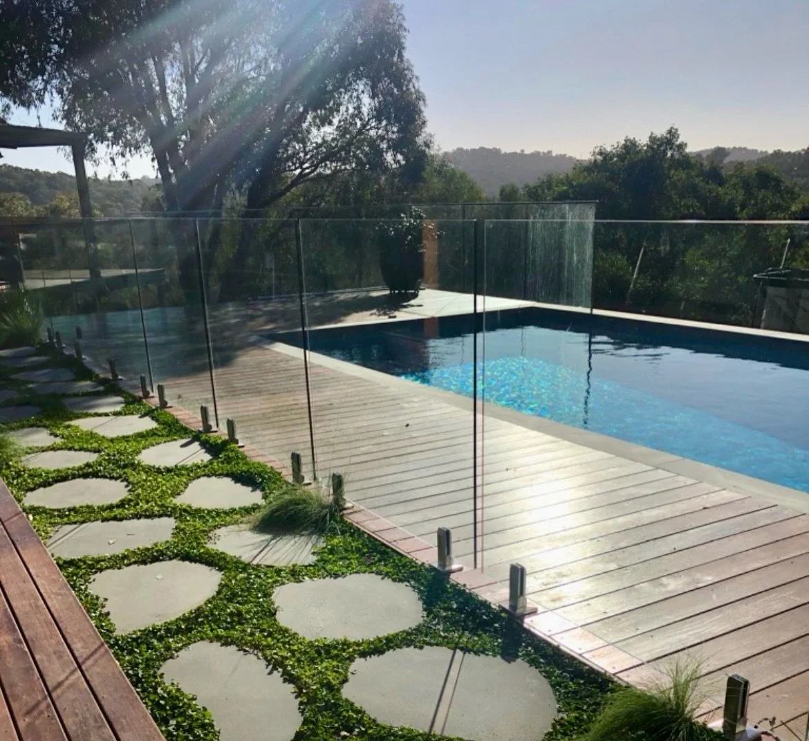 One of our all-time favourite Hurstbridge designs &ndash; and what a view to go with it 🌿✨

A seamless mix of natural textures: steppers set in lush groundcovers, soft native grasses, and that sparkling pool framed with simple, timeless decking. Des