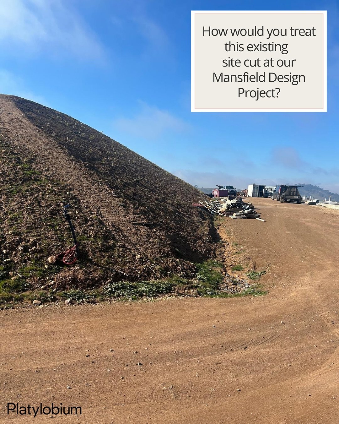 How would you treat this existing site cut?
At our massive Mansfield Design Project, this was the challenge we faced. 𝗕𝘂𝘁 𝘄𝗲 𝗵𝗮𝘃𝗲 𝗮𝗻 𝗮𝗺𝗮𝘇𝗶𝗻𝗴 𝗰𝗹𝗶𝗲𝗻𝘁 𝘄𝗶𝘁𝗵 𝘃𝗶𝘀𝗶𝗼𝗻!!! 

The stunning home by @willickdesign and @profile_de