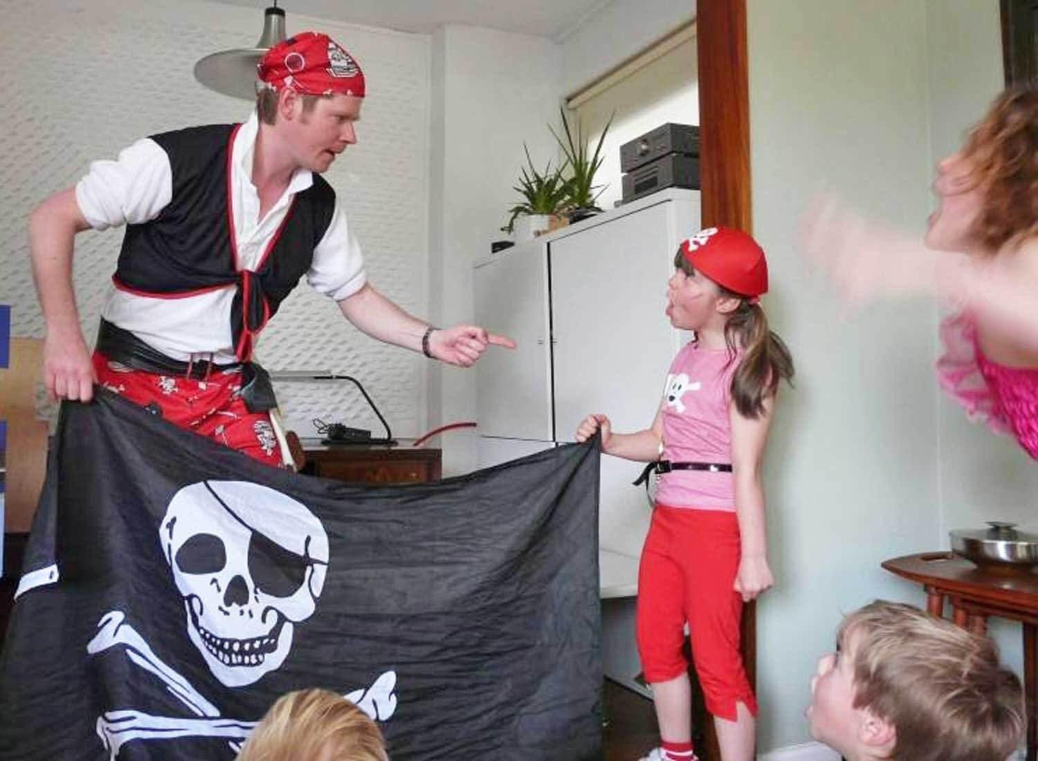 Pirate Dan's Treasure Hunt - Adventure Party Themes - Nutty's Children's Parties 19.jpg