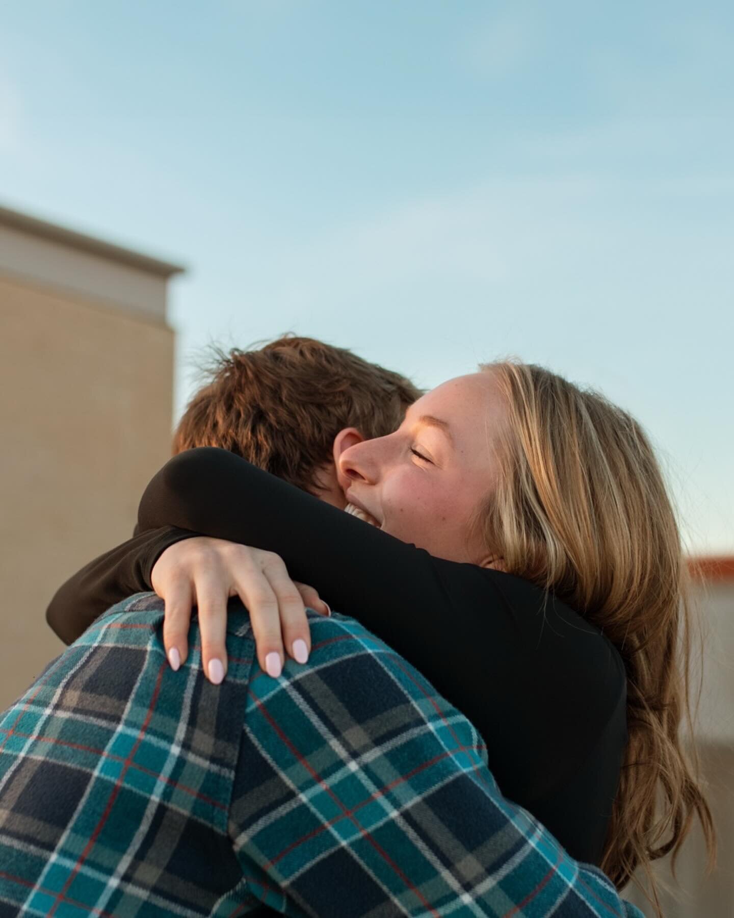 Ahh, young love&hellip;is there anything else like it?
&bull;
&bull;
&bull;
#columbusohiophotographer  #ohiocouplesphotographer #couplesphotography #columbusohiofamilyphotographer