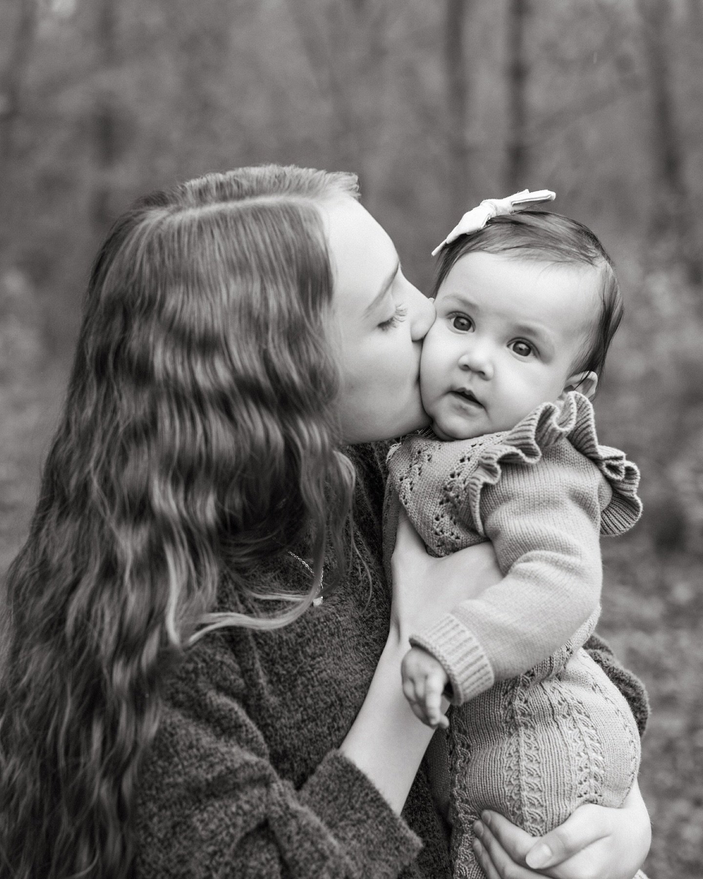 I didn&rsquo;t think it was possible for this fam to get any cuter, but they topped it when they added sweet baby Brea to the mix❤️ 

#ohiofamilyphotographer #columbusfamilyphotographer  #powellfamilyphotographer #familyphotographer