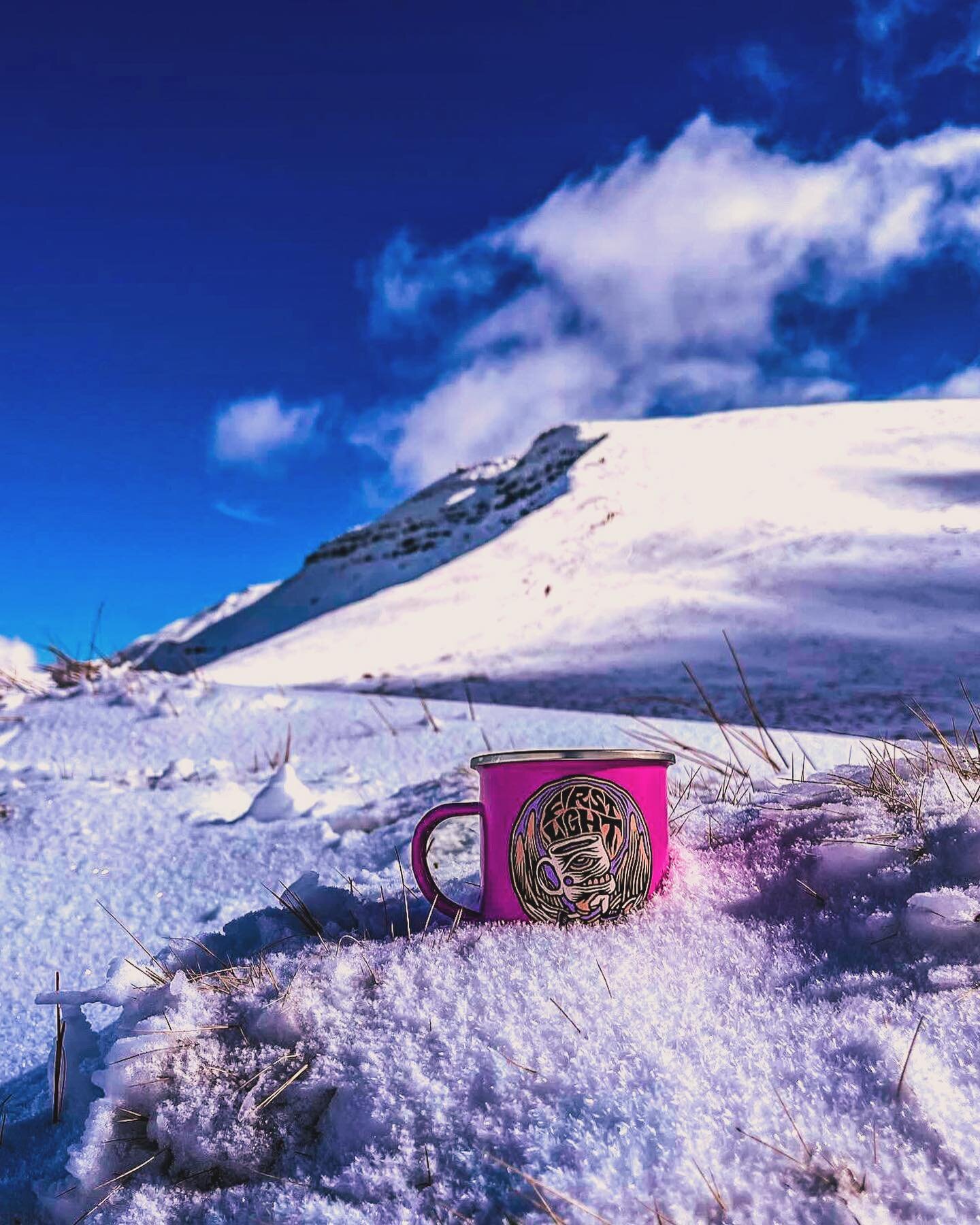 As dawn lands on the rugged peaks, the smell of freshly brewed coffee mingles with crisp air, igniting the soul with adventure and warmth. First Light Coffee is made with the mountains in mind. 

www.firstlightcoffee.co.uk

📸 : @tjbally